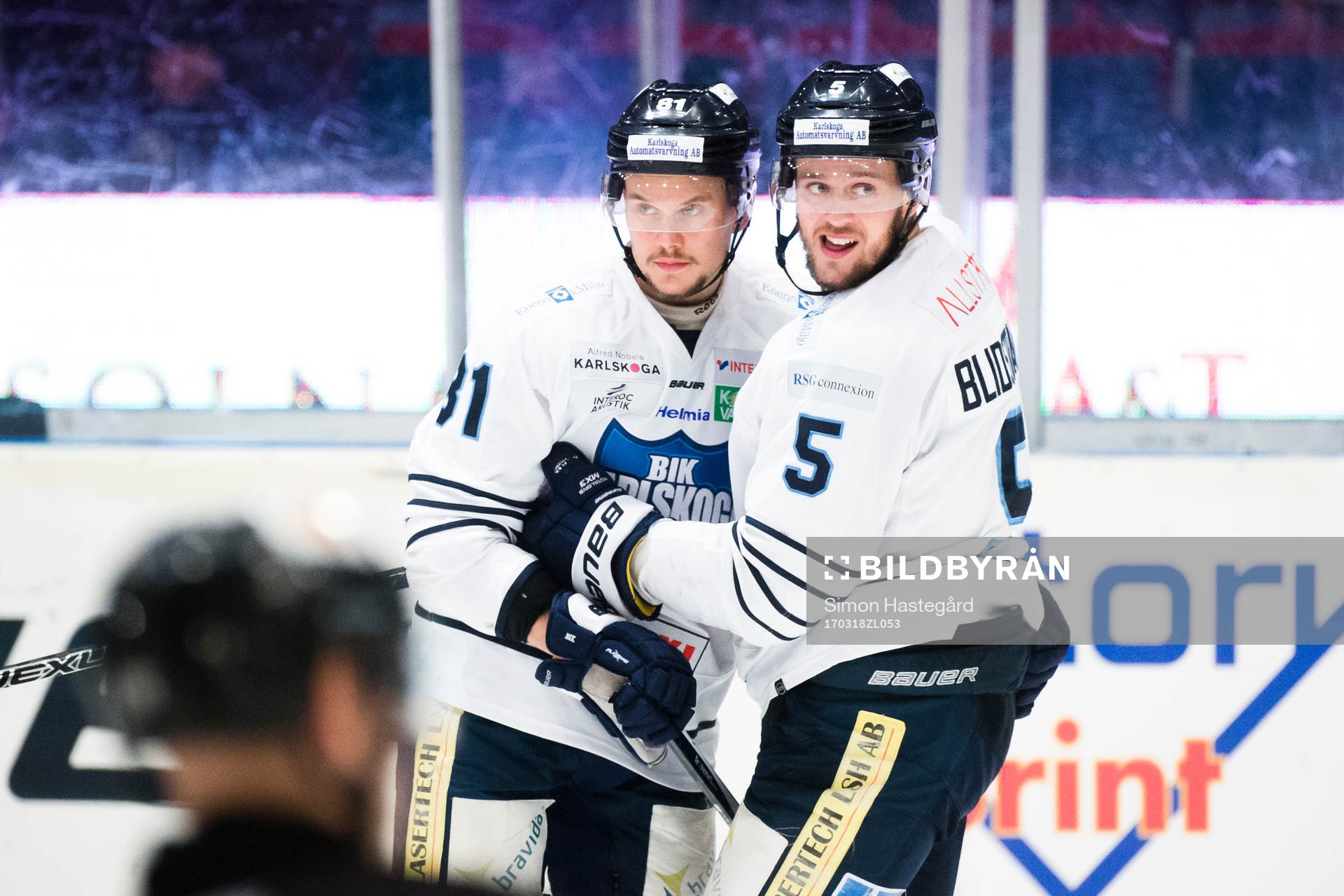 Karlskogas Theodor Lennnström och Richard Blidstrand jublar