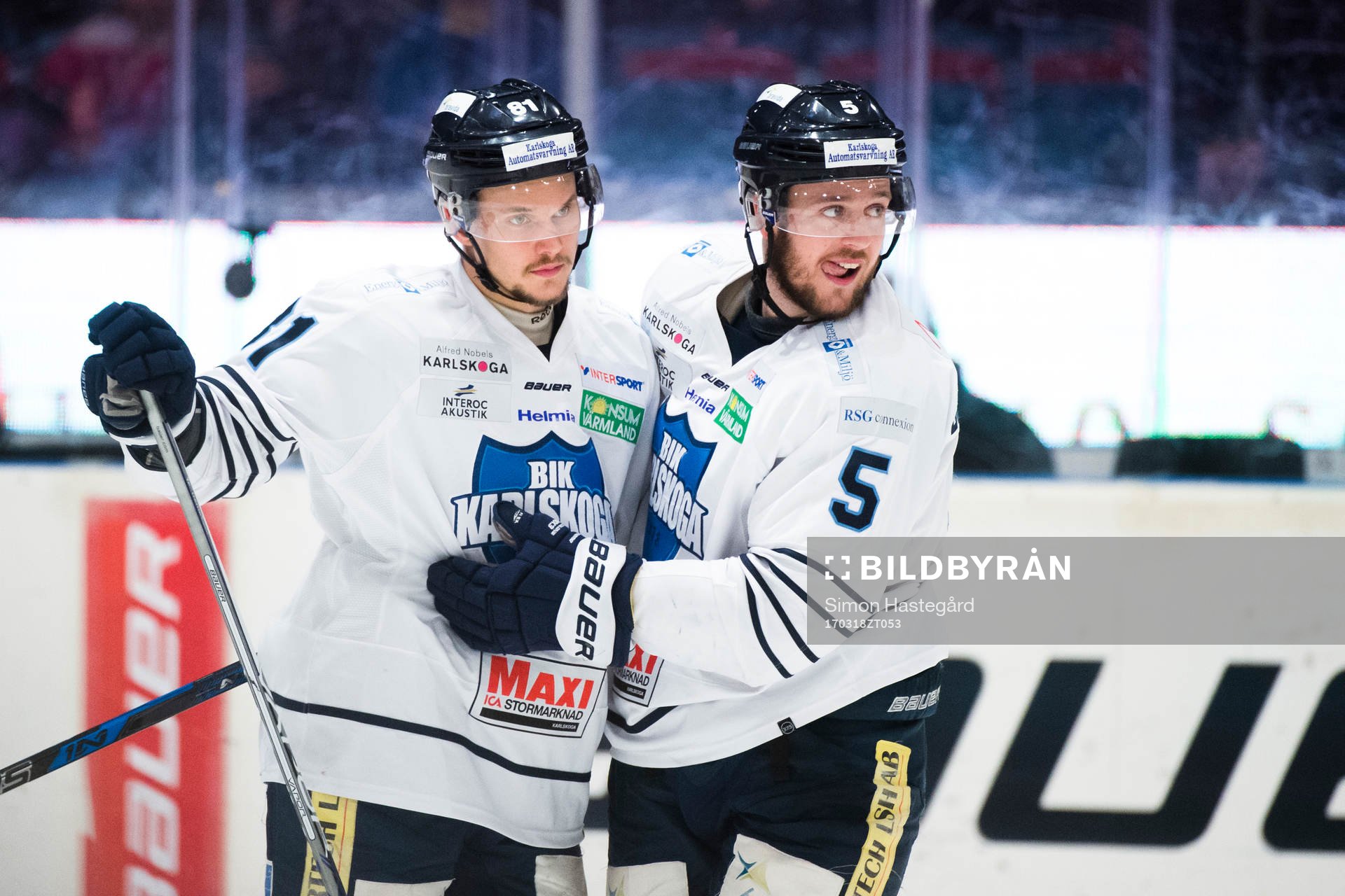 Karlskogas Theodor Lennnström och Richard Blidstrand jublar