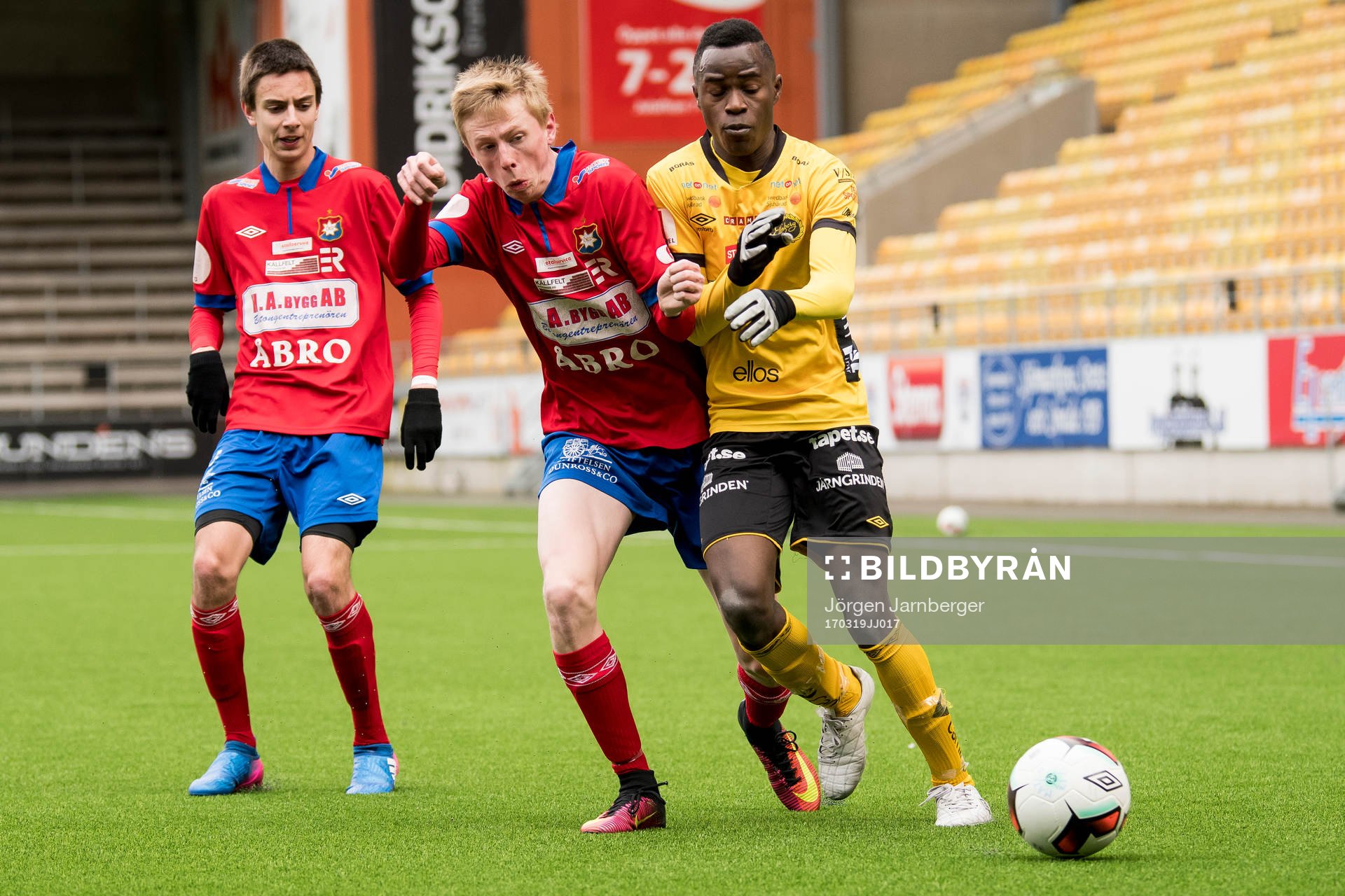 Elfsborgs Prince Isaac Kouame och Örgrytes Kevin Fransson