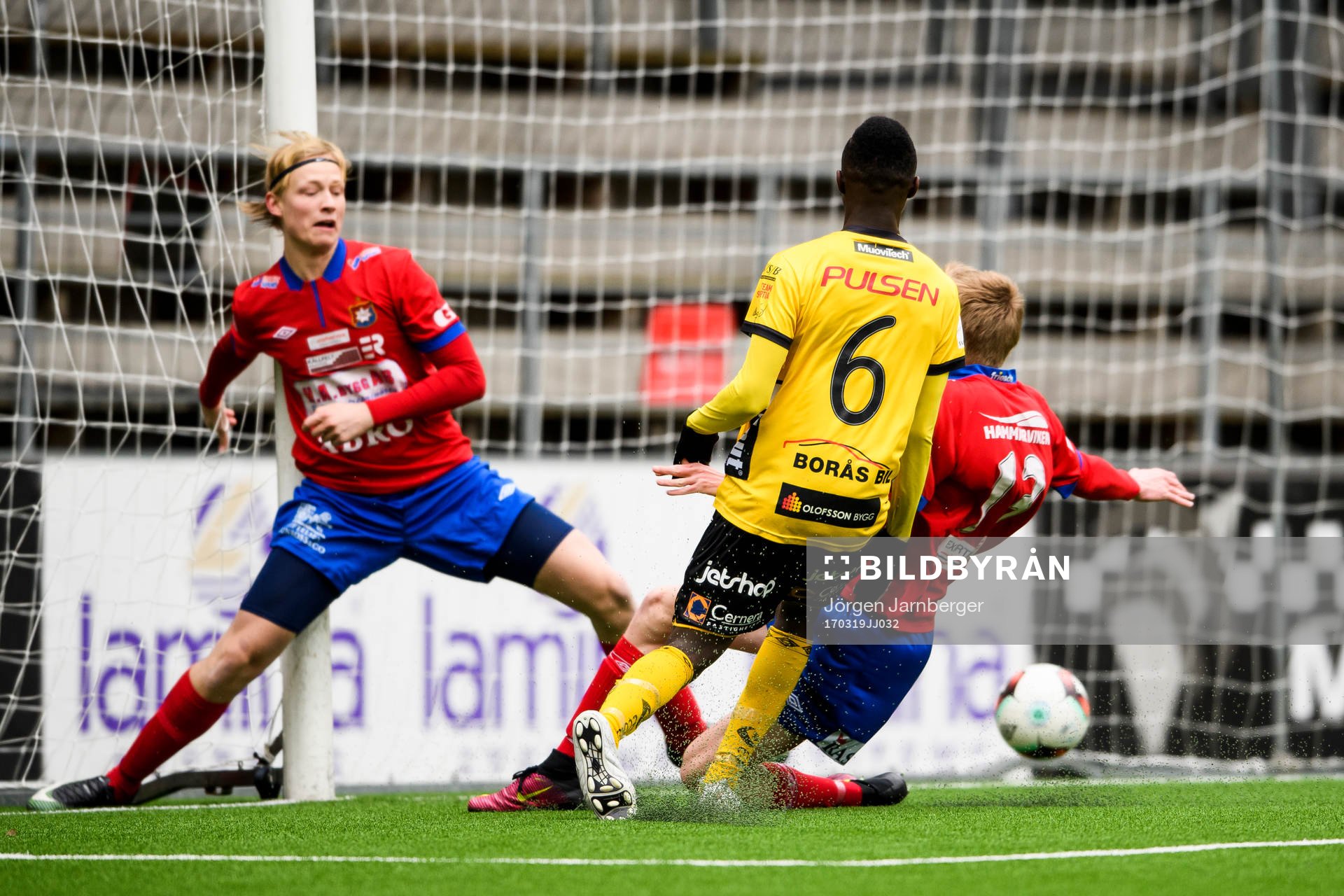 Elfsborgs Prince Isaac Kouame (rygg mot kameran) gör mål