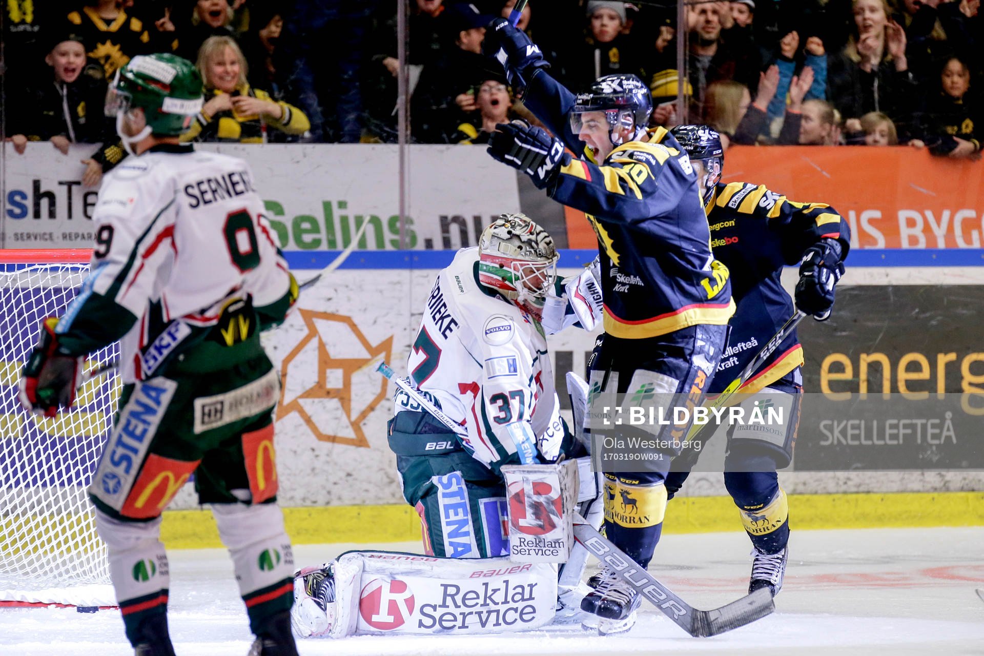 Skellefteås Joakim Lindström jublar