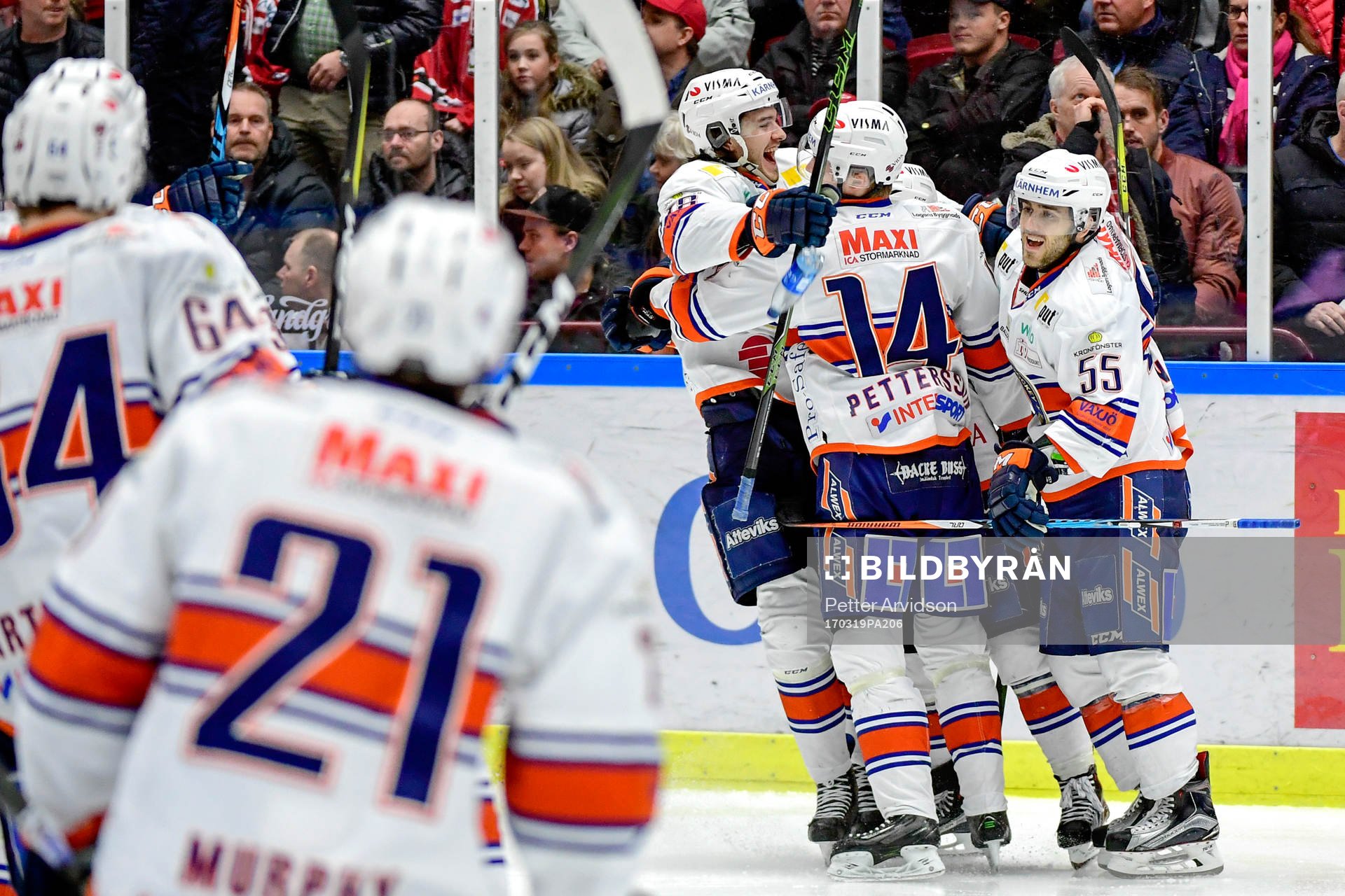 Växjös Emil Pettersson jublar med lagkamrater