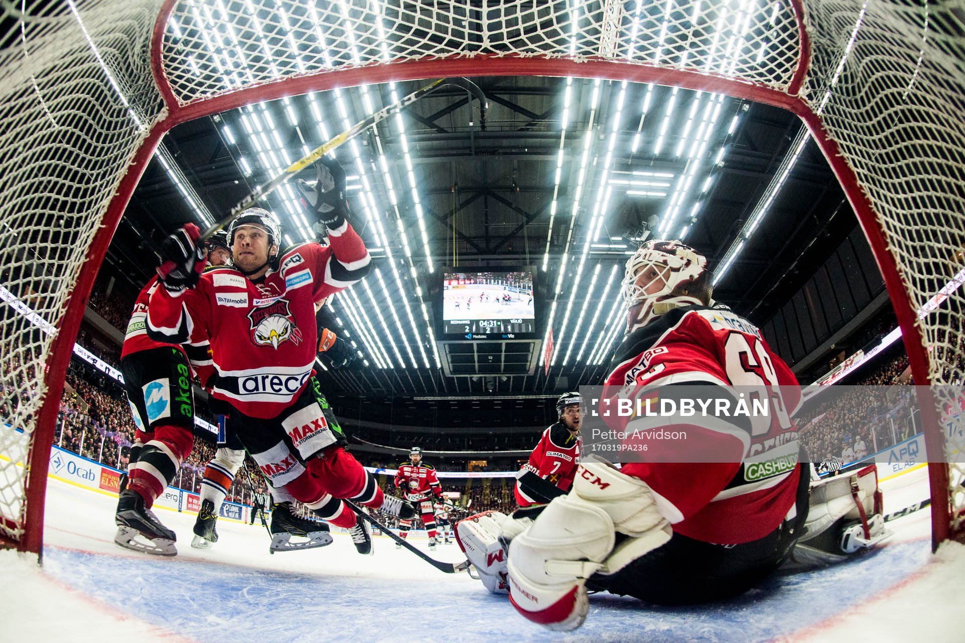 Malmö Redhawks Ilari Filppula knuffas in i målburen