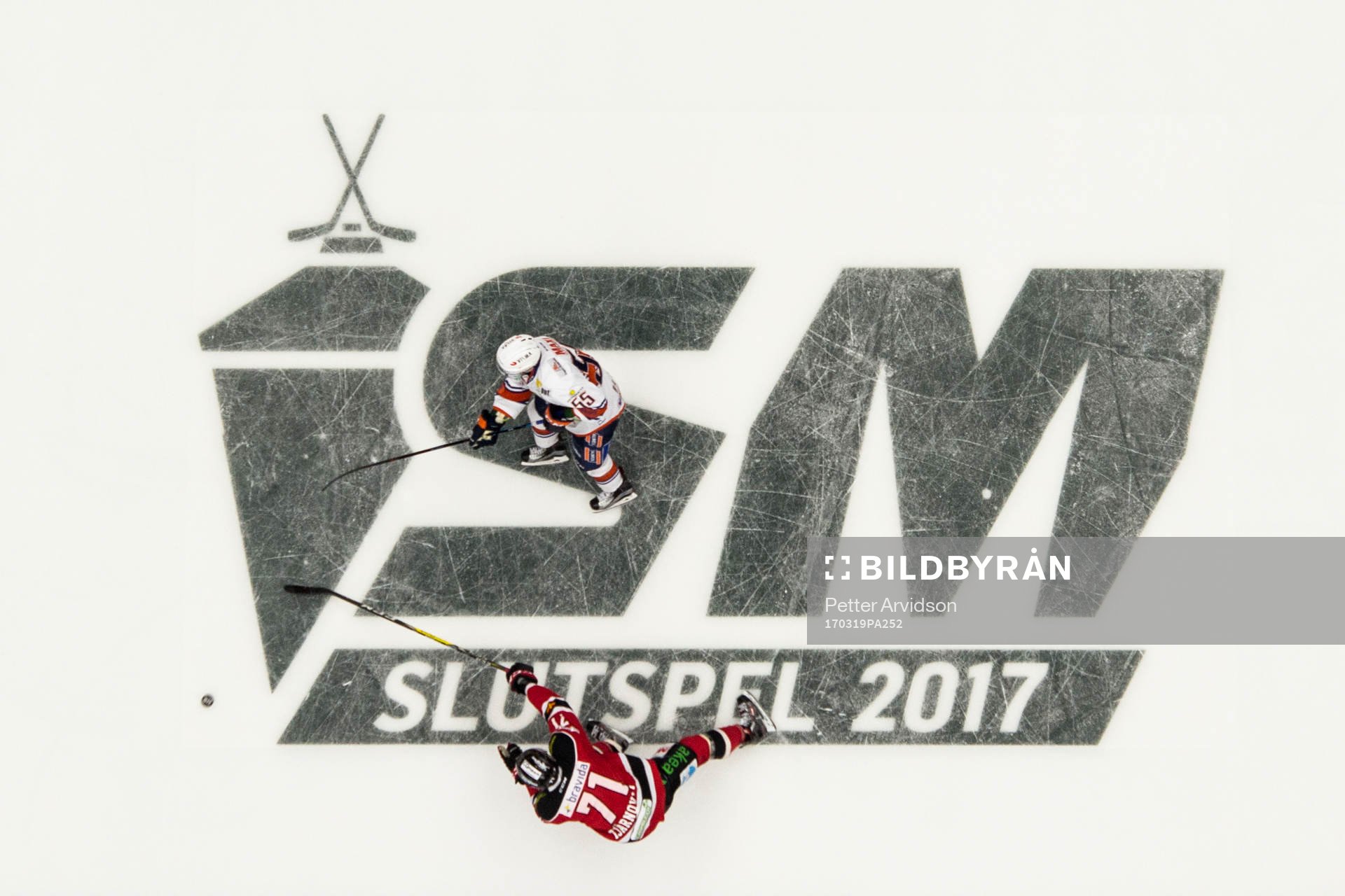 Malmö Redhawks Mathias Tjärnqvist och Växjös Nick Bailen