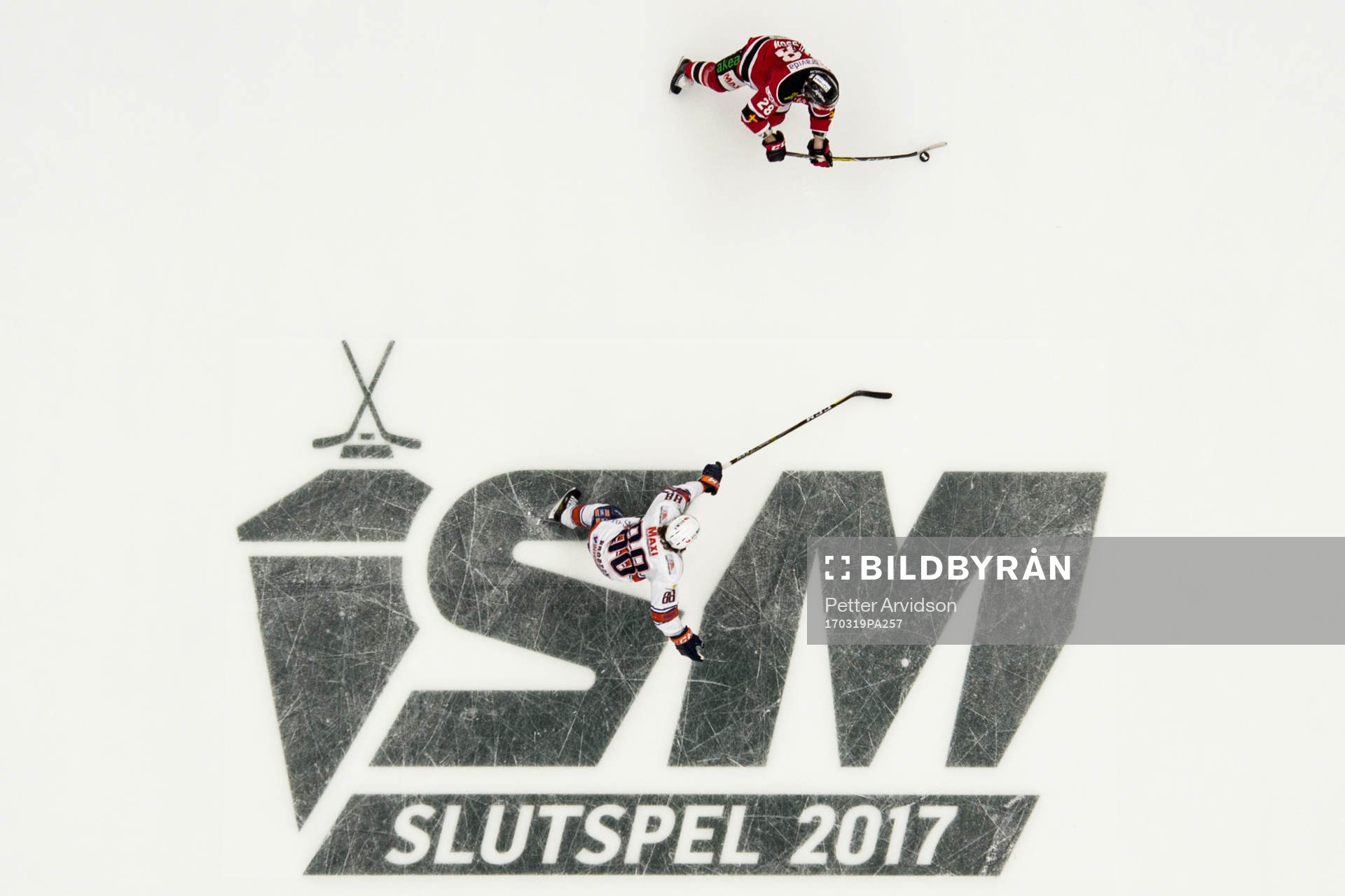 Malmö Redhawks Jens Olsson och Växjös Adam Brodecki