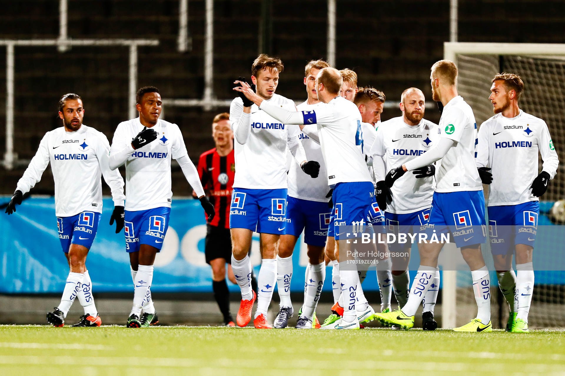 Norrköpings Jon Gudni Fjoluson jublar med lagkamrater