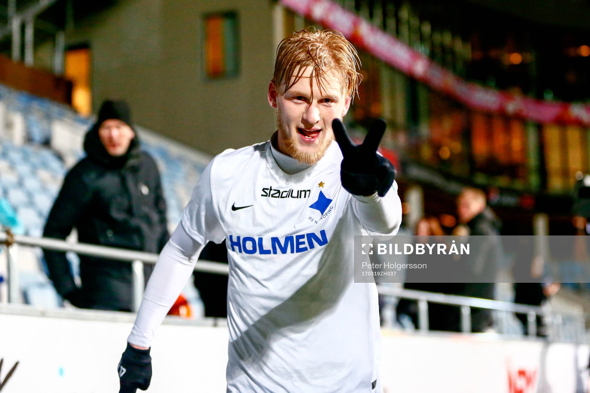 Norrköpings Karl Holmberg jublar efter semifinalen i Svenska Cupen i fotboll mellan Norrköping och Brommapojkarna den 19 mars 2017 i Norrköping.