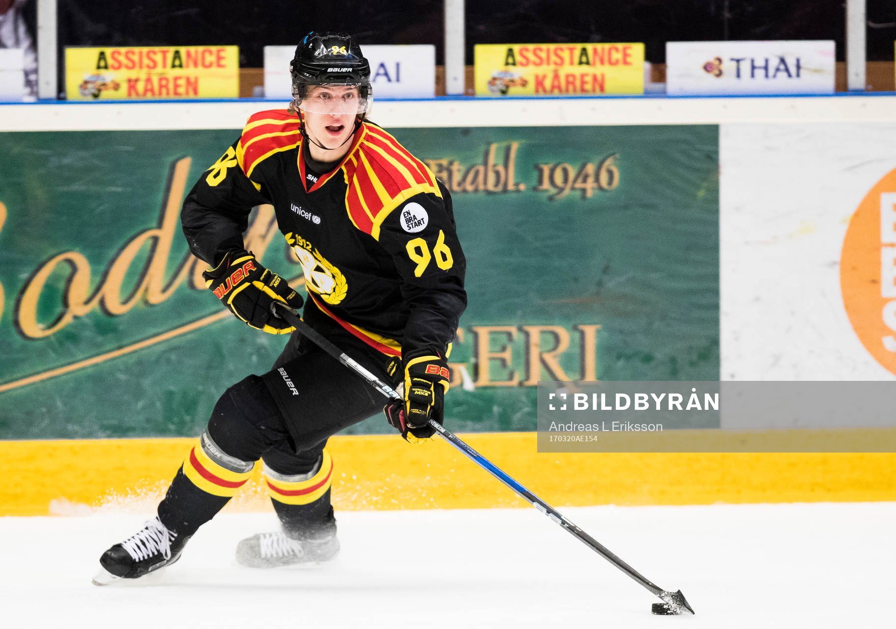 Brynäs Oskar Lindblom med pucken