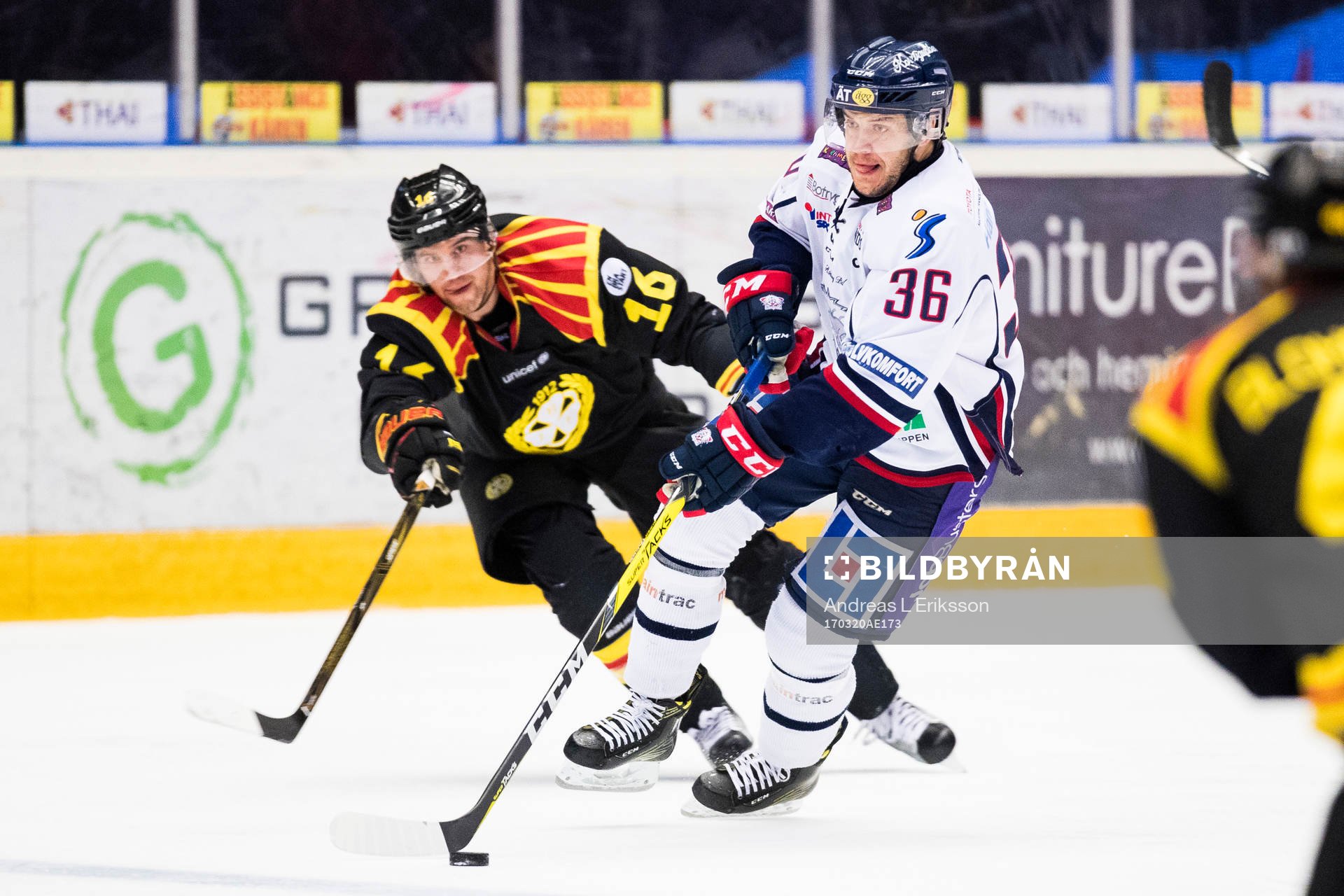 Brynäs Daniel Paille jagar Linköpings Niklas Fogström