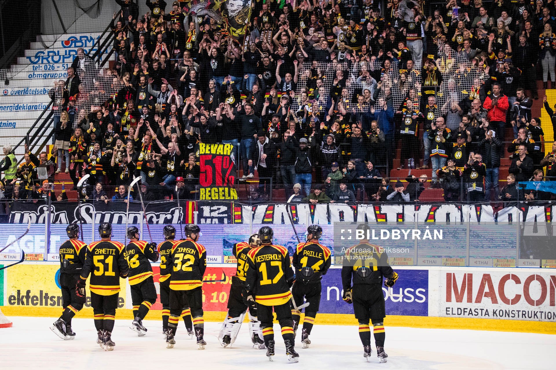 Brynäs spelare tackar publiken