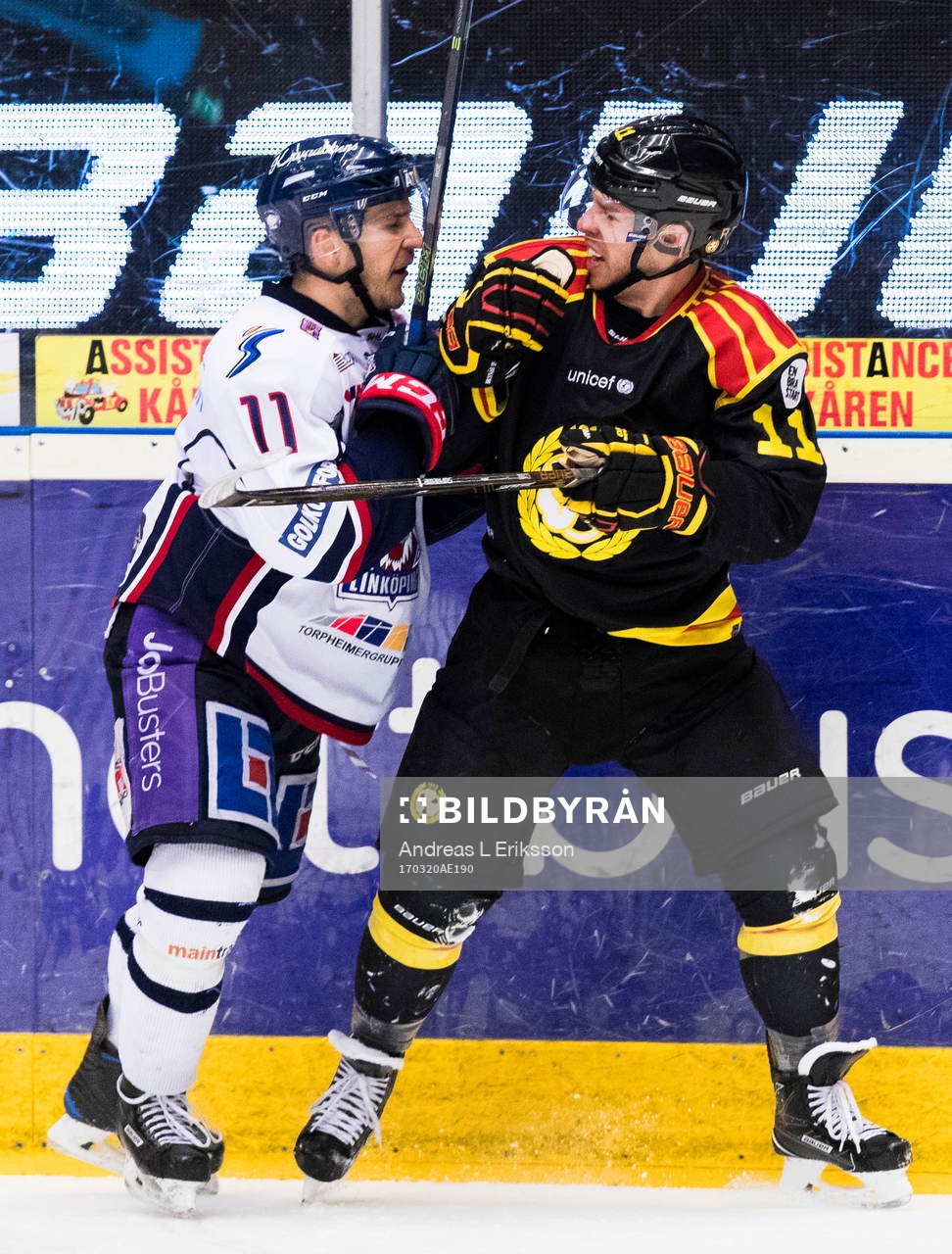 Linköpings Garret Roe och Brynäs Kevin Clark