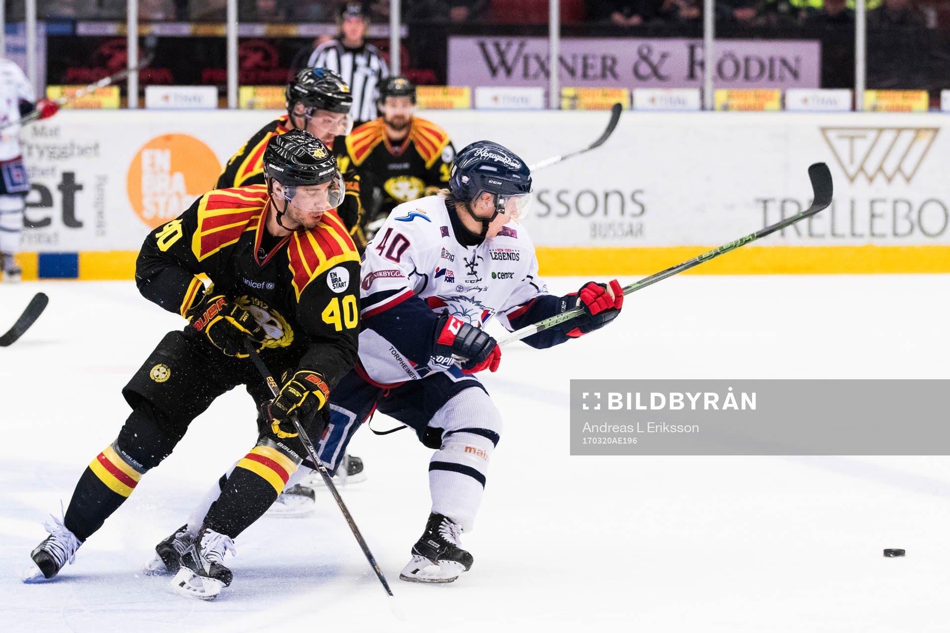 Brynäs Jesper Jensen och Linköpings Ken André Olimb i