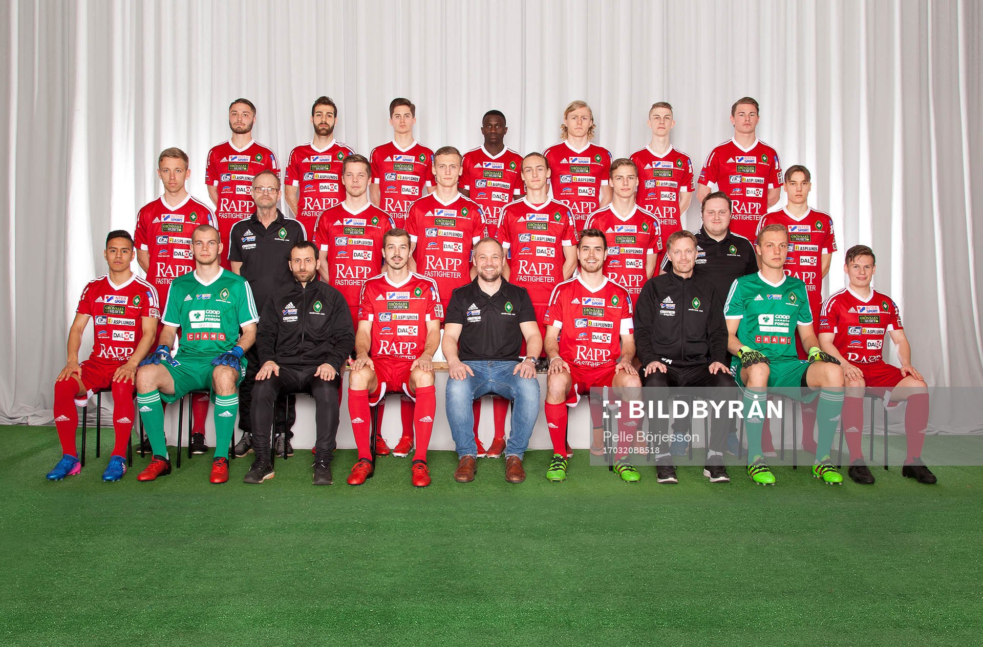 Skövde poserar för en lagbild den 20 mars 2017 i Skövde. Bakre ledet fr. v. Ryan Masch, Bilos Yonakhir, John Hallstensson, Bubacarr Jobe, Oscar Engelmark, Alexander Gerhardsson, Rasmus Örqvist. Mittenledet fr. v. Hannes Fritzson, Kjell Larsson, Emil Eriksson, Viktor Granath, Gustav Granath, Villiam Granath, Marcus Peterson, Pontus Fredriksson. Sittande fr. v. Henrik Lara Rodriguez, Markus Fröjd, Charbel Abraham, Oskar Mårtensson, Per Åstemo, Andreas Uusitalo, Johan Åhnborg, Filip Broberg, Simon Lundell.