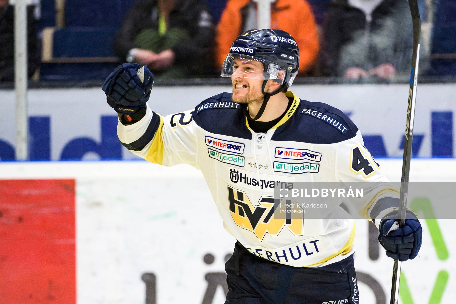 s Dylan Reese jublar