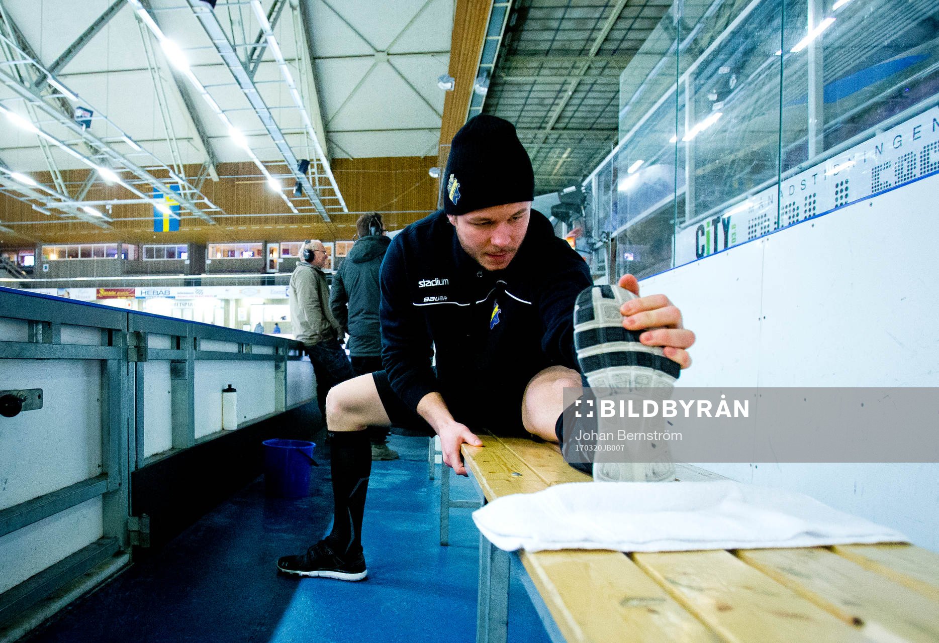s Anton Cederholm stretchar