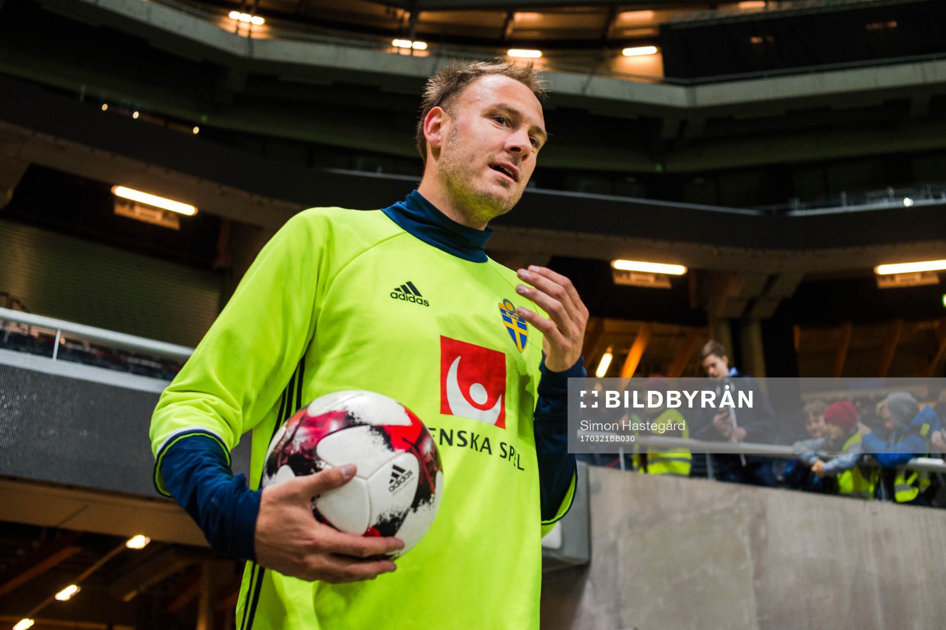 Andreas Granqvist före en träning med Sveriges