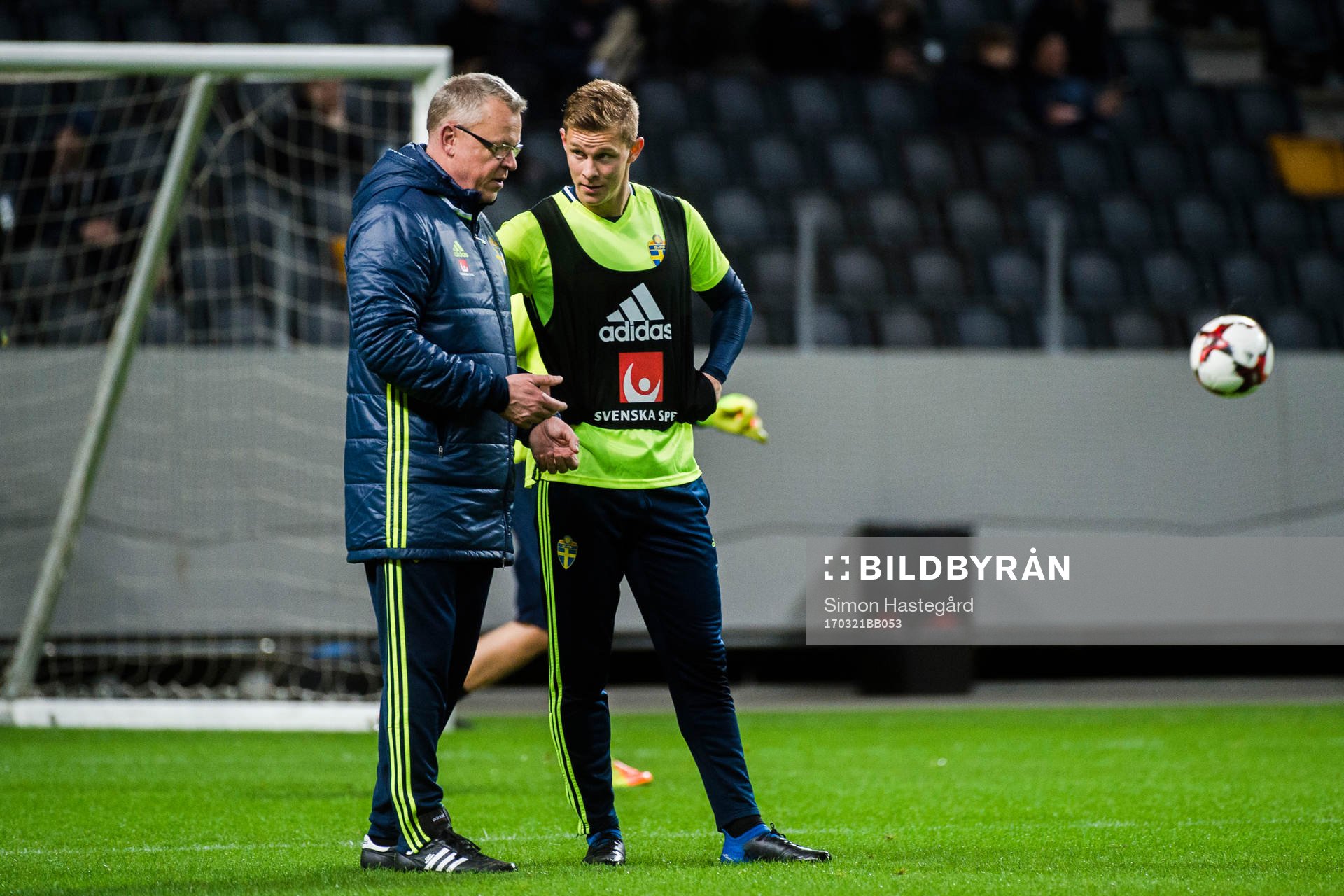 Sveriges förbundskapten Janne Andersson och Emil Krafth