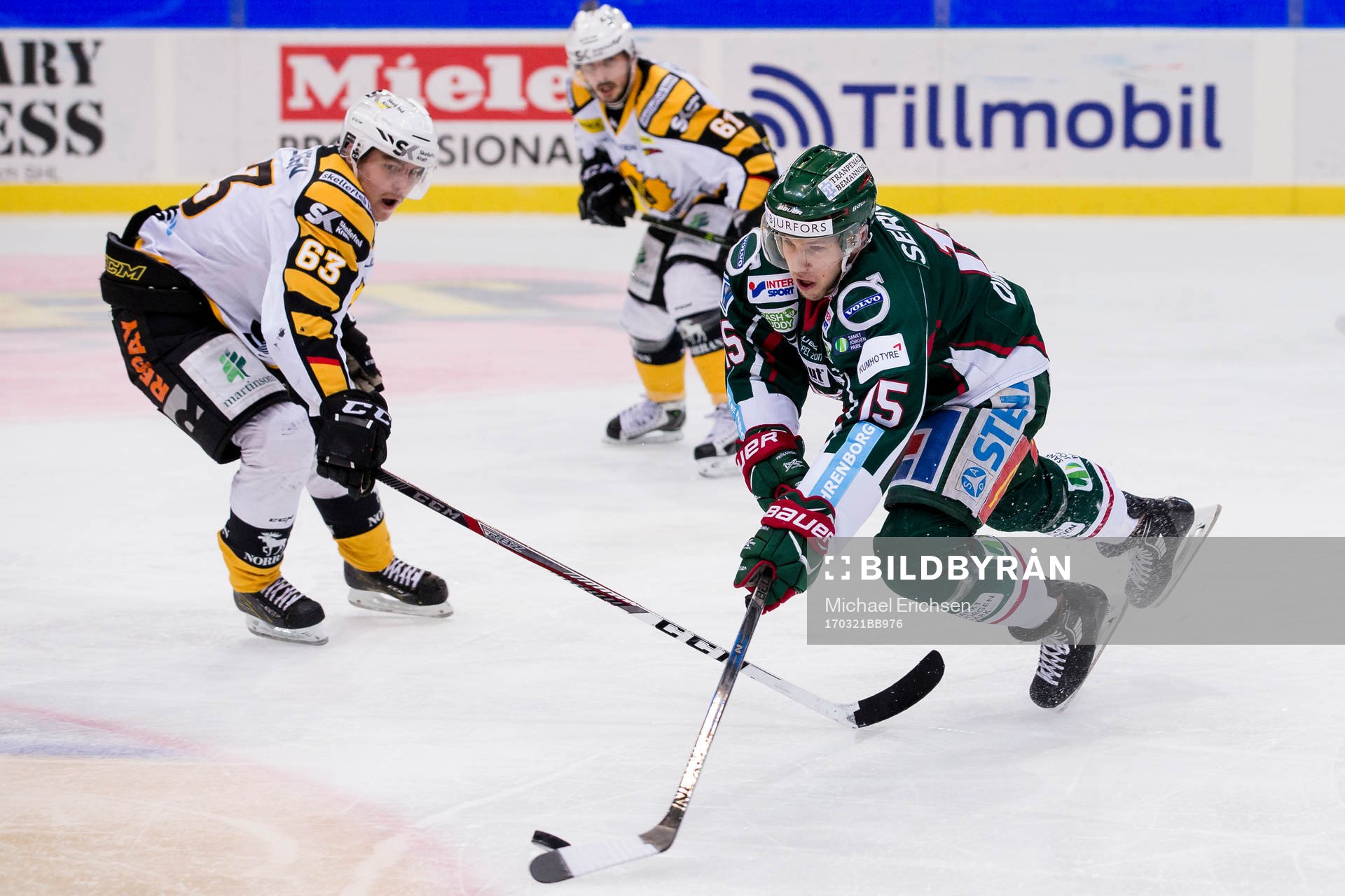 Frölundas Matt Donovan mot Skellefteås Sebastian Aho