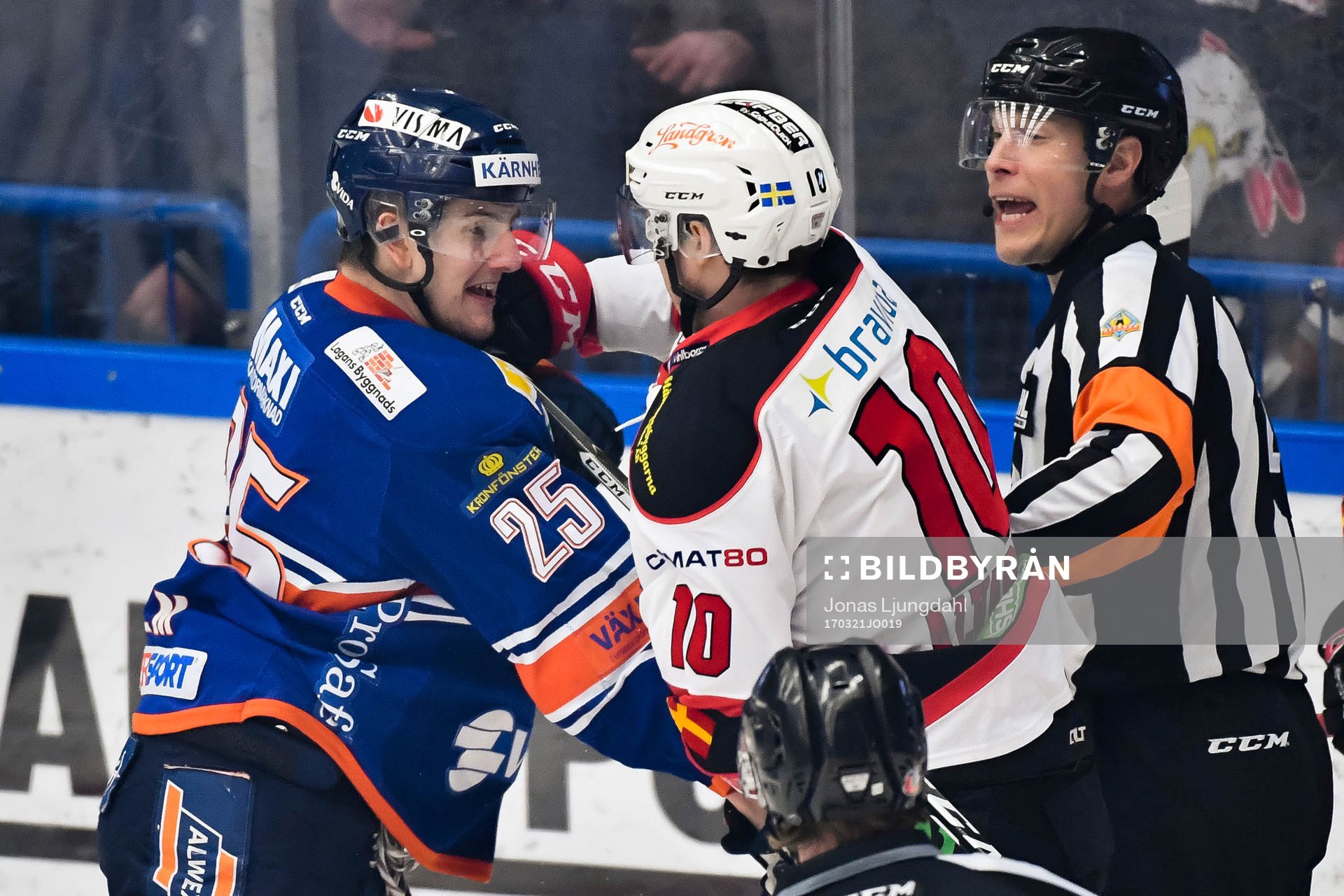 Växjös Philip Holm och Malmö Redhawks Robin Alvarez