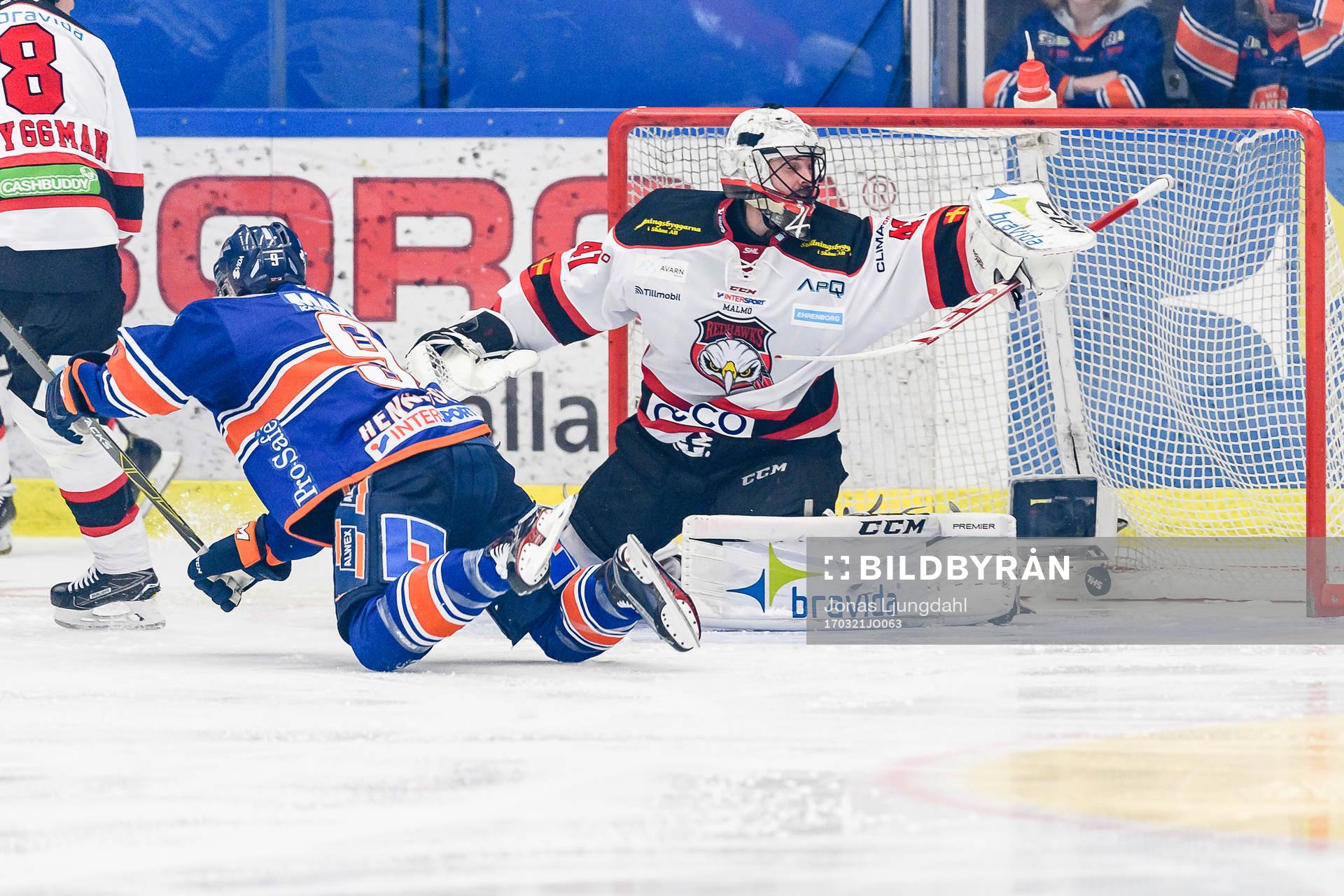 Växjös Josh Hennessy gör mål 2-3 bakom Malmö Redhawks