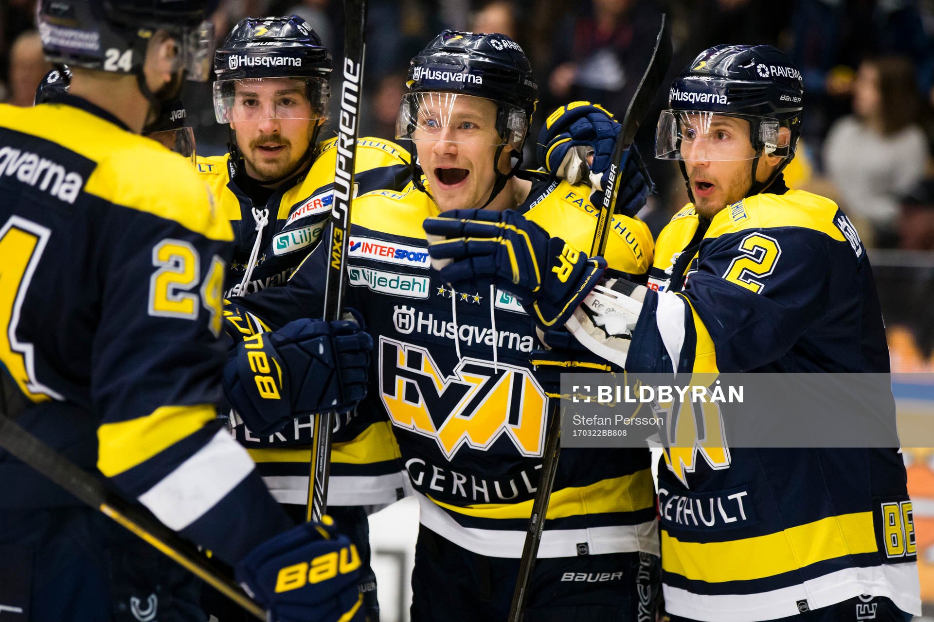 s Adam Almquist, Simon Önerud och Kristofer Berglund jublar