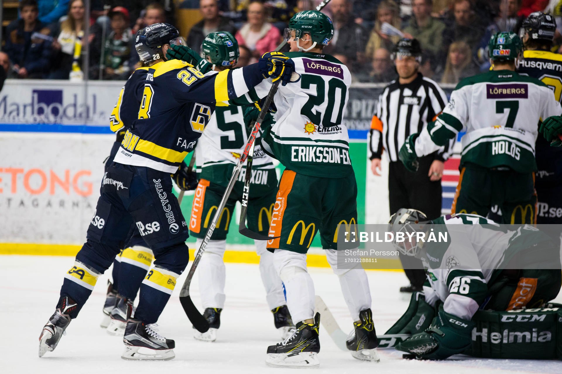 s Anton Bengtsson och Färjestads Joel Eriksson Ek