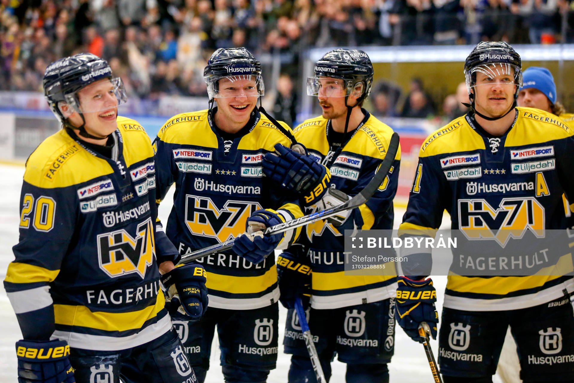 s Andreas Borgman jublar med lagkamrater