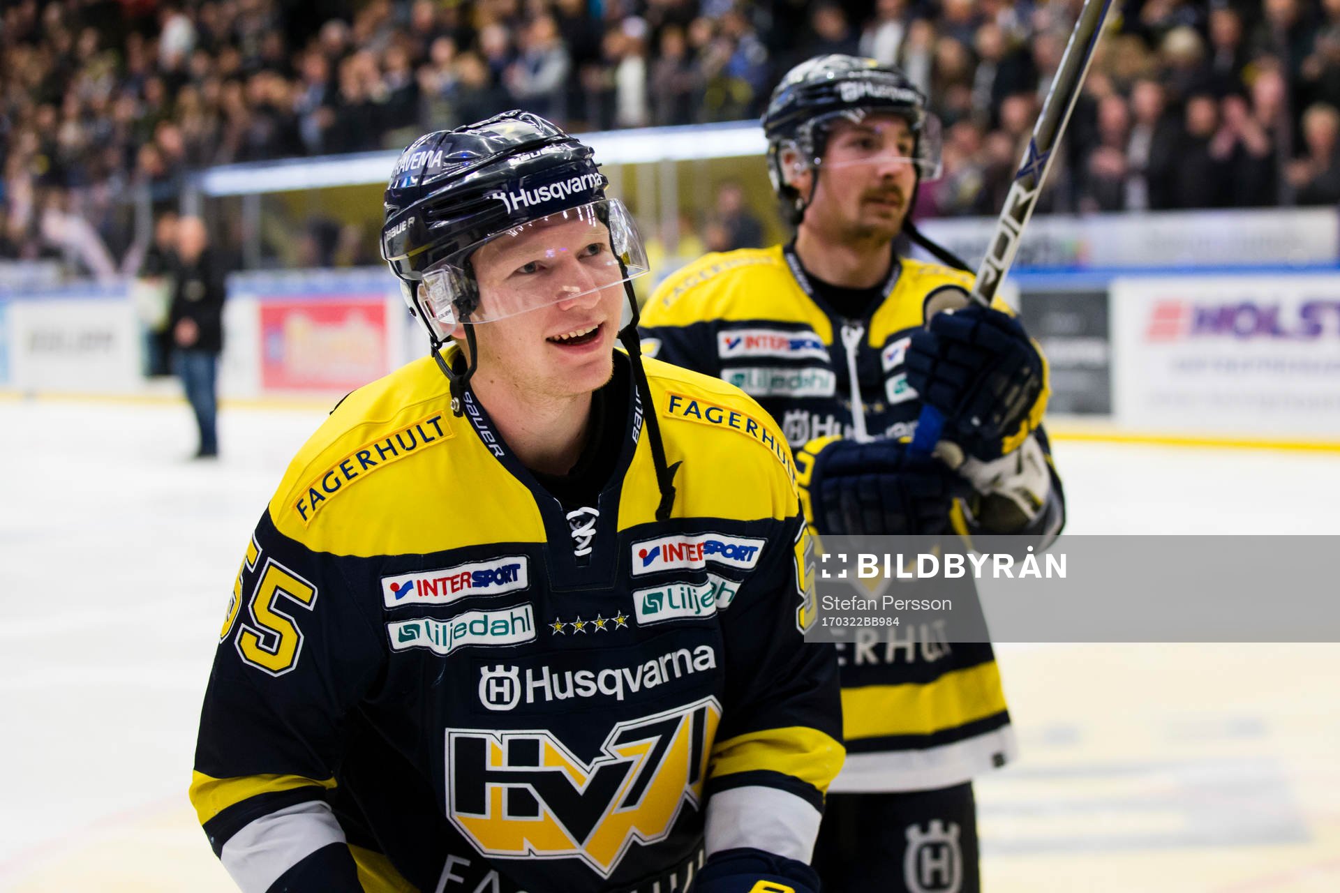 s Andreas Borgman och Adam Almquist jublar mot publiken