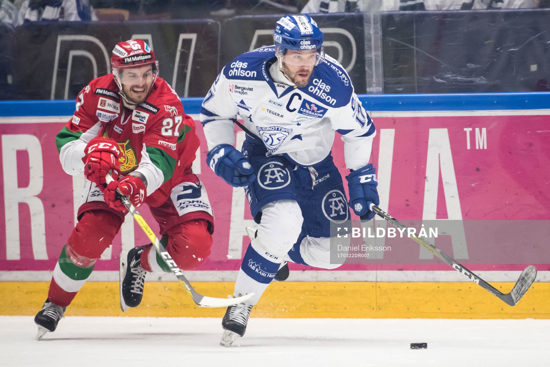 Moras Marcus Sirén jagar Leksands Jesper Ollas  i