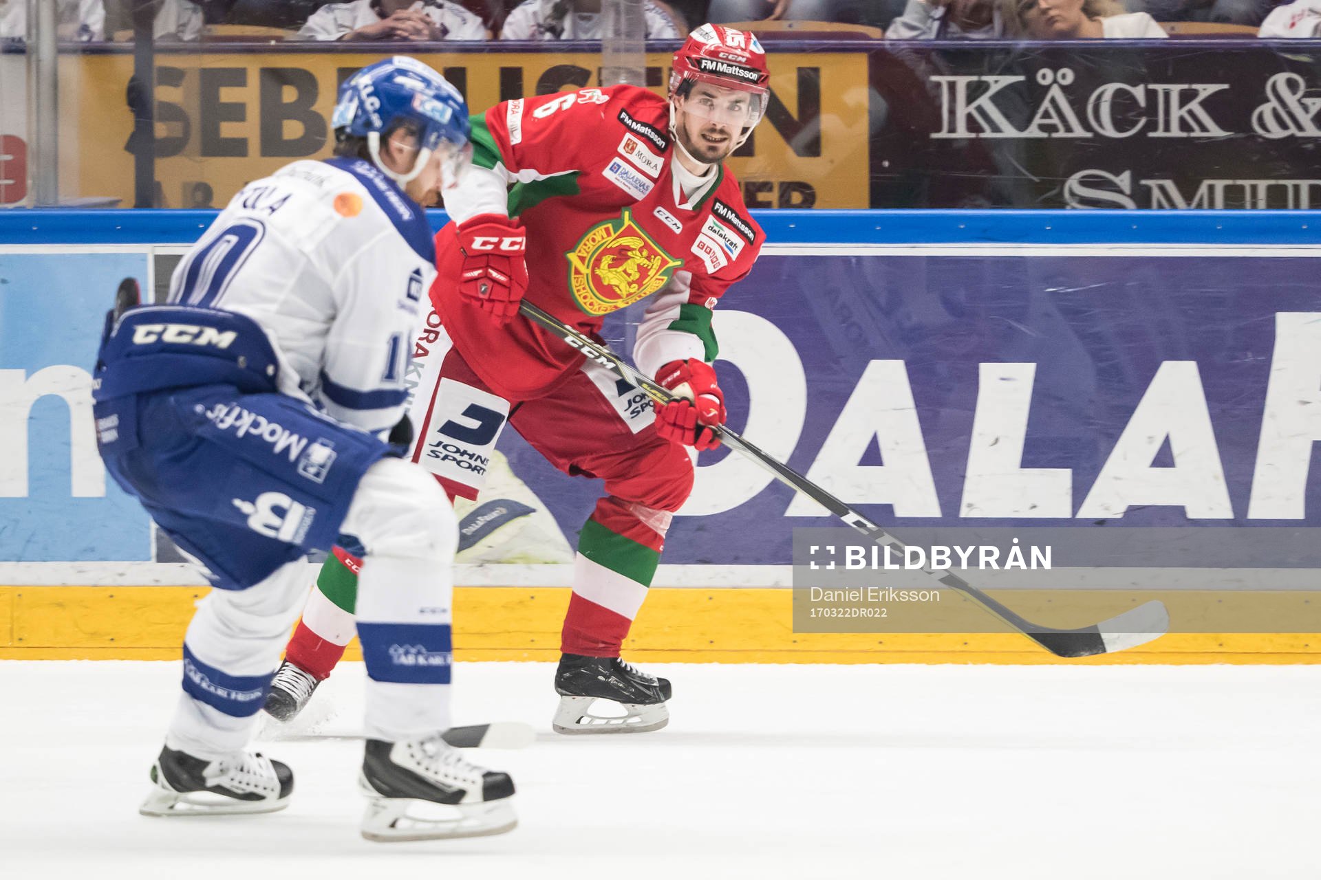 Moras Otso Rantakari  i ishockeymatchen i direktkvalet till