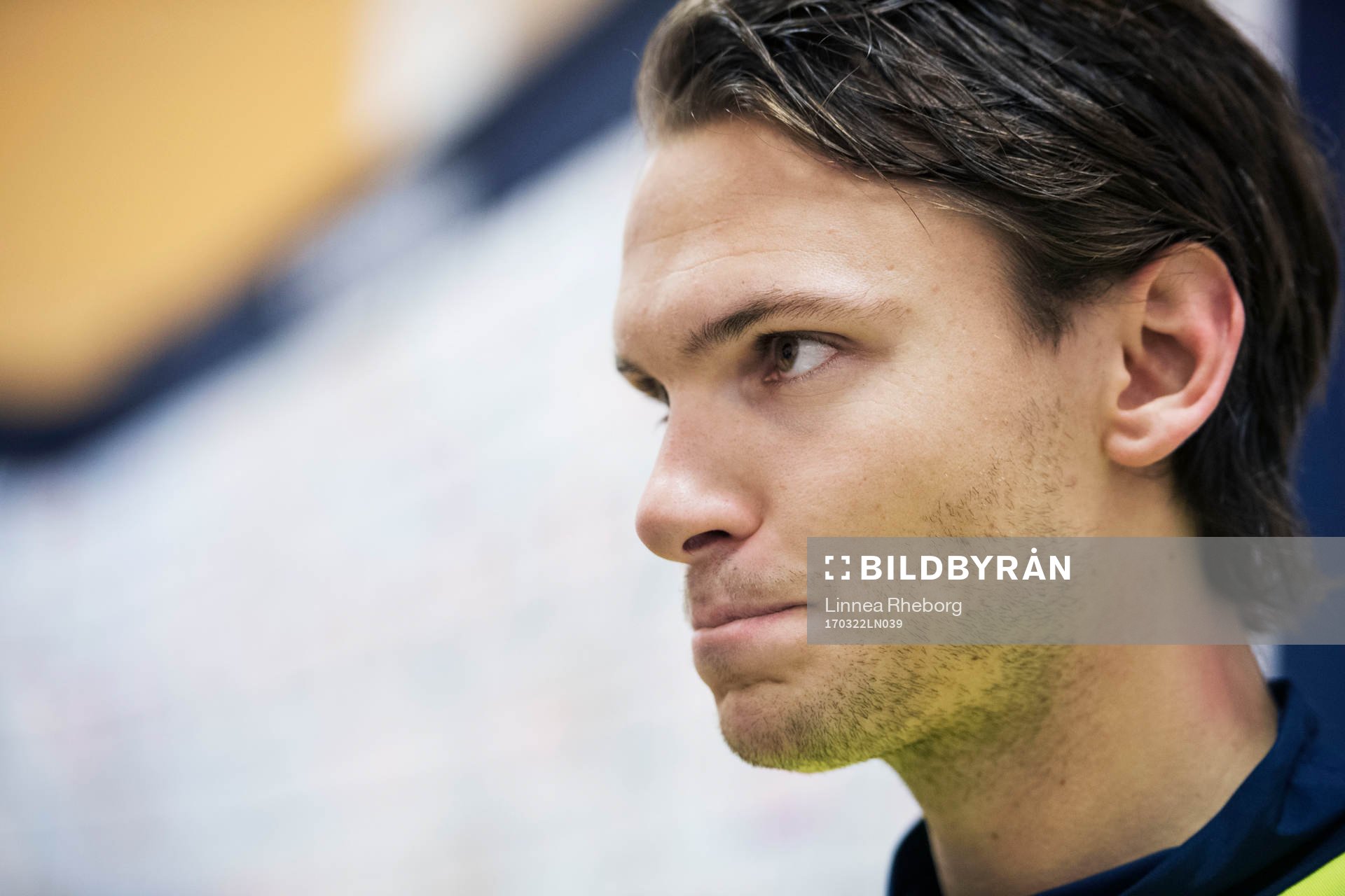 Albin Ekdal pratar med media
