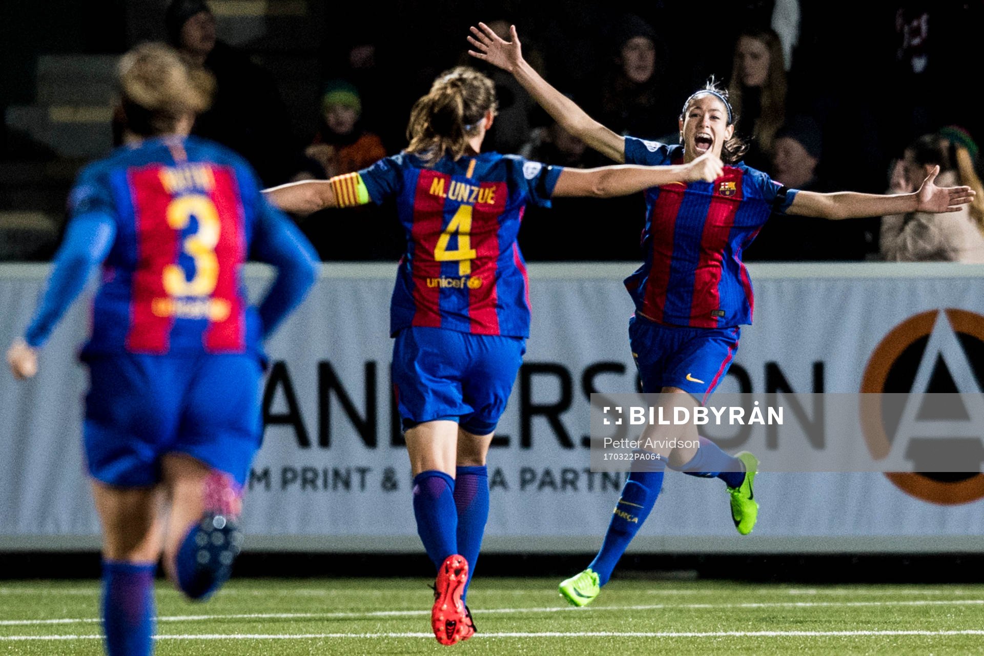 Barcelonas Leila Ouahabi jublar mot Marta Unzue efter sitt 0-1 mål under fotbollsmatchen i Champions League mellan Rosengård och Barcelona den 22 mars 2017 i Malmö.