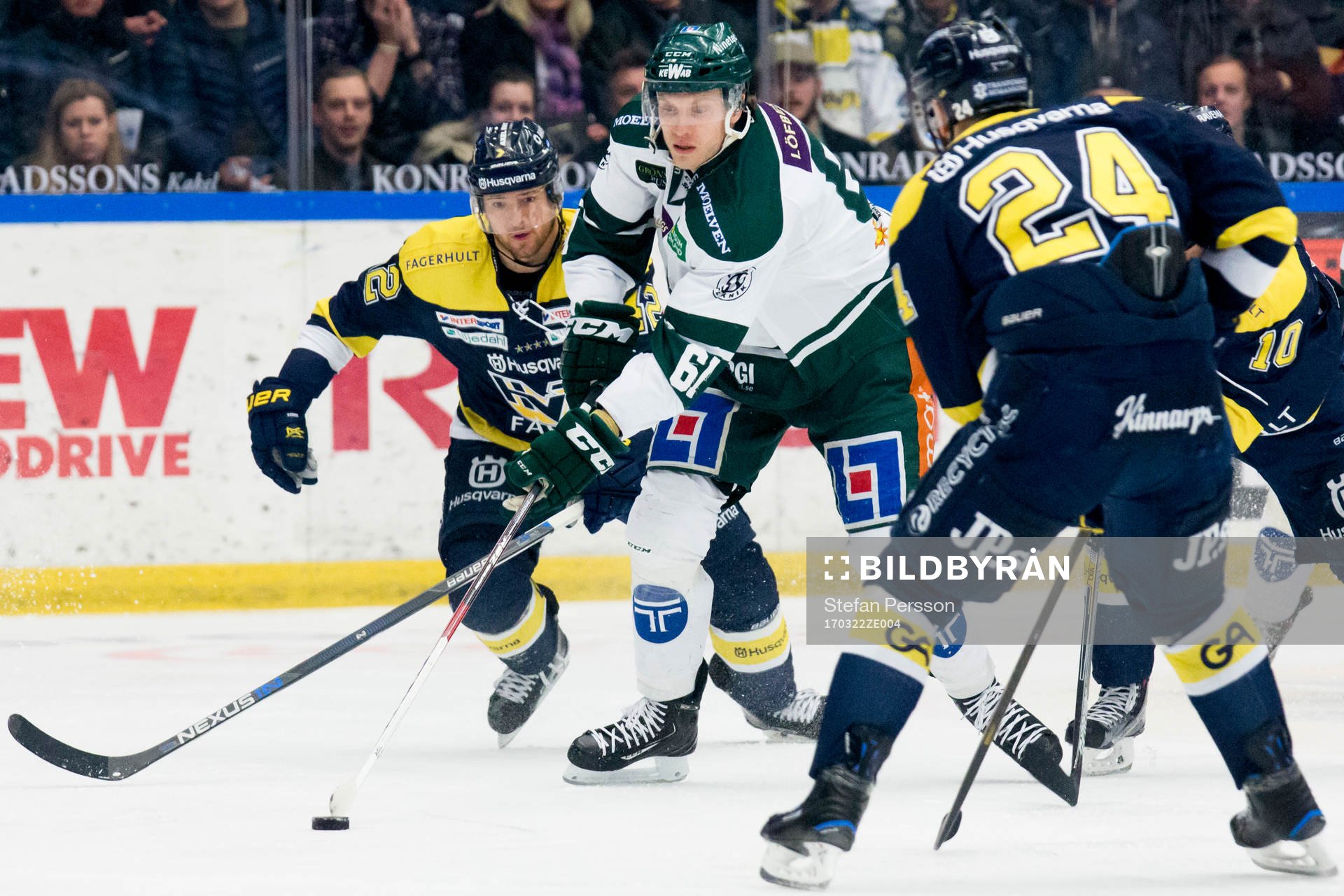 Färjestads Johan Ryno med pucken