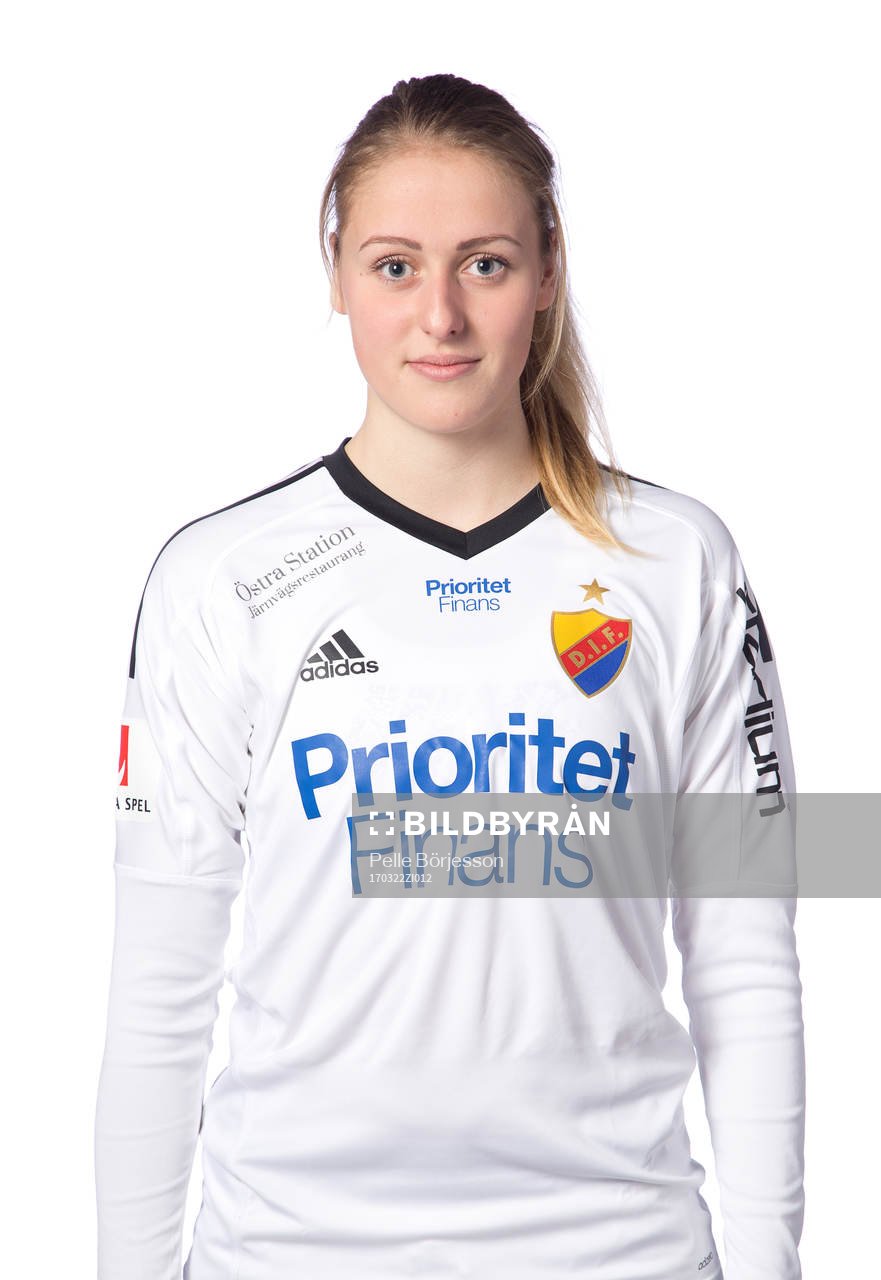 Djurgårdens målvakt Petra Kümin poserar för ett porträtt den 22 mars 2017 i Stockholm.