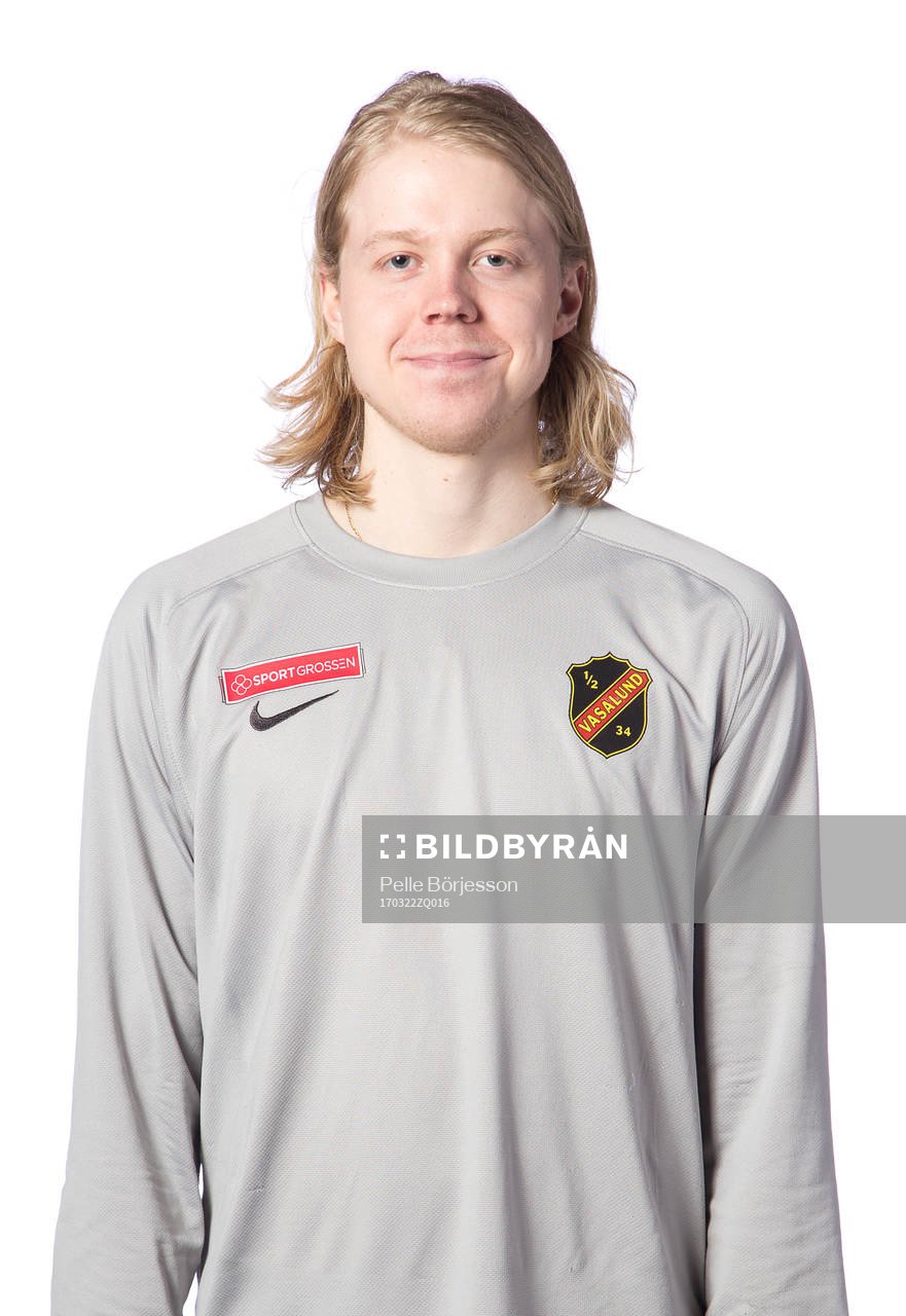 Vasalunds målvakt Eric Dahlgren poserar för ett porträtt den 22 mars 2017 i Stockholm.