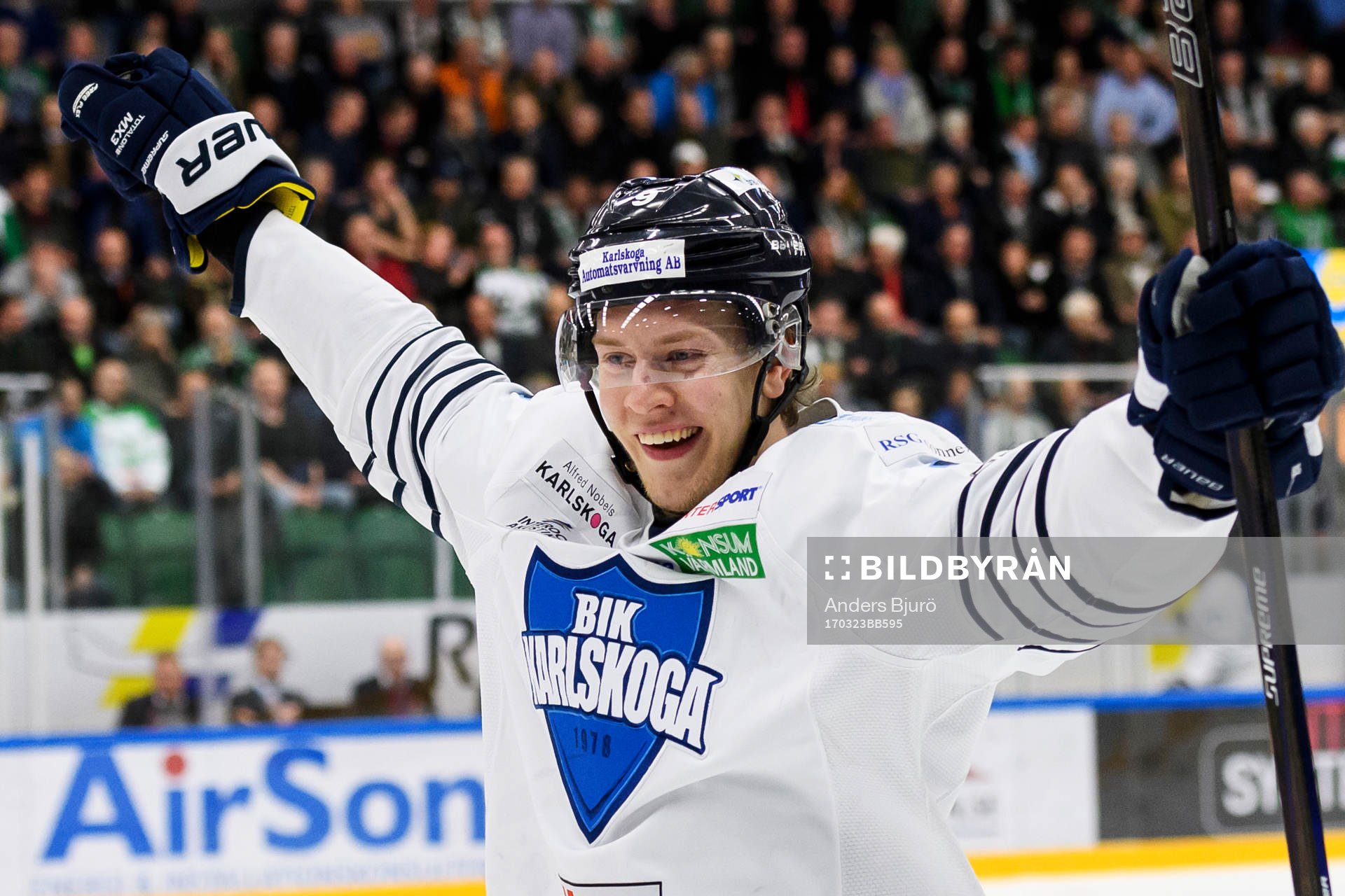 Karlskogas Victor Ejdsell jublar