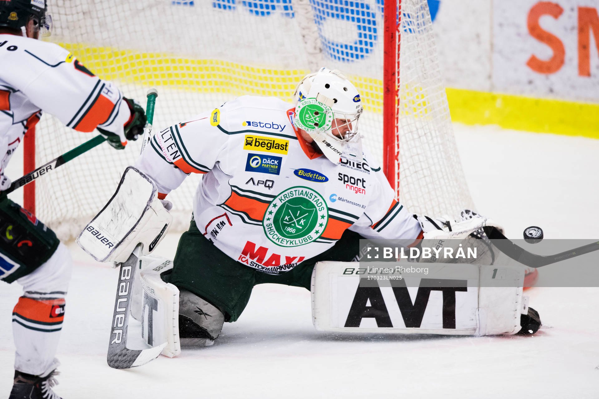 Kristianstads målvakt Joel Gistedt gör en räddning