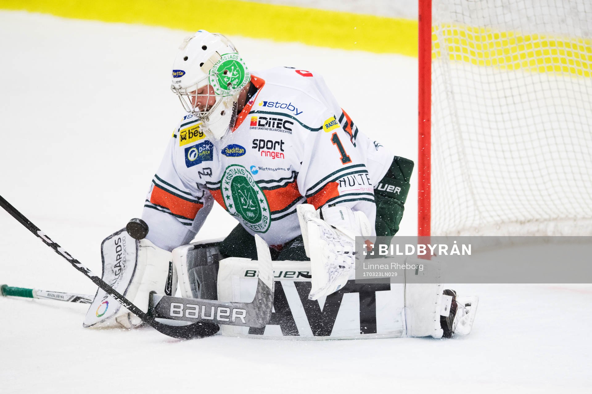 Kristianstads målvakt Joel Gistedt räddar en straff