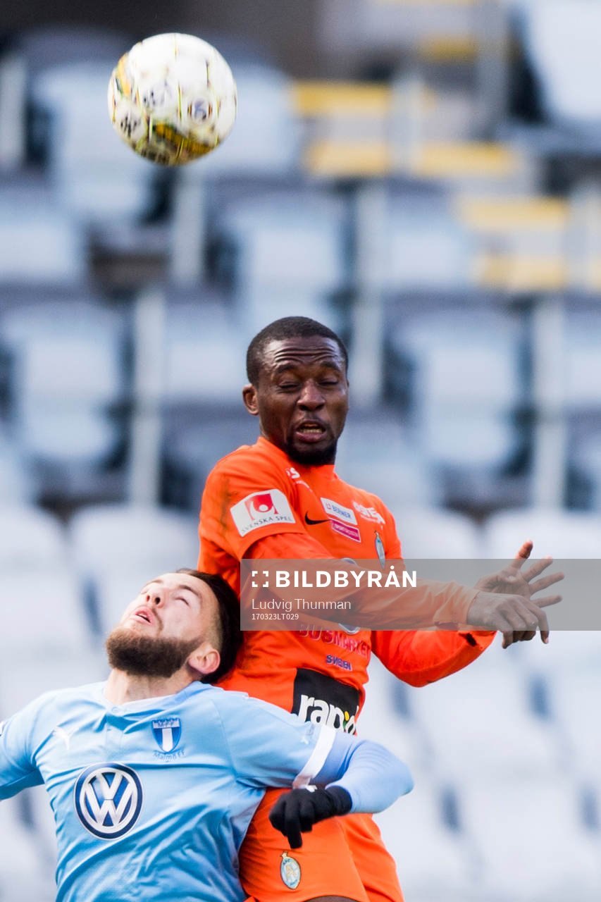Malmö FFs Erdal Rakip och Eskilstunas Mohamed Buya Turay