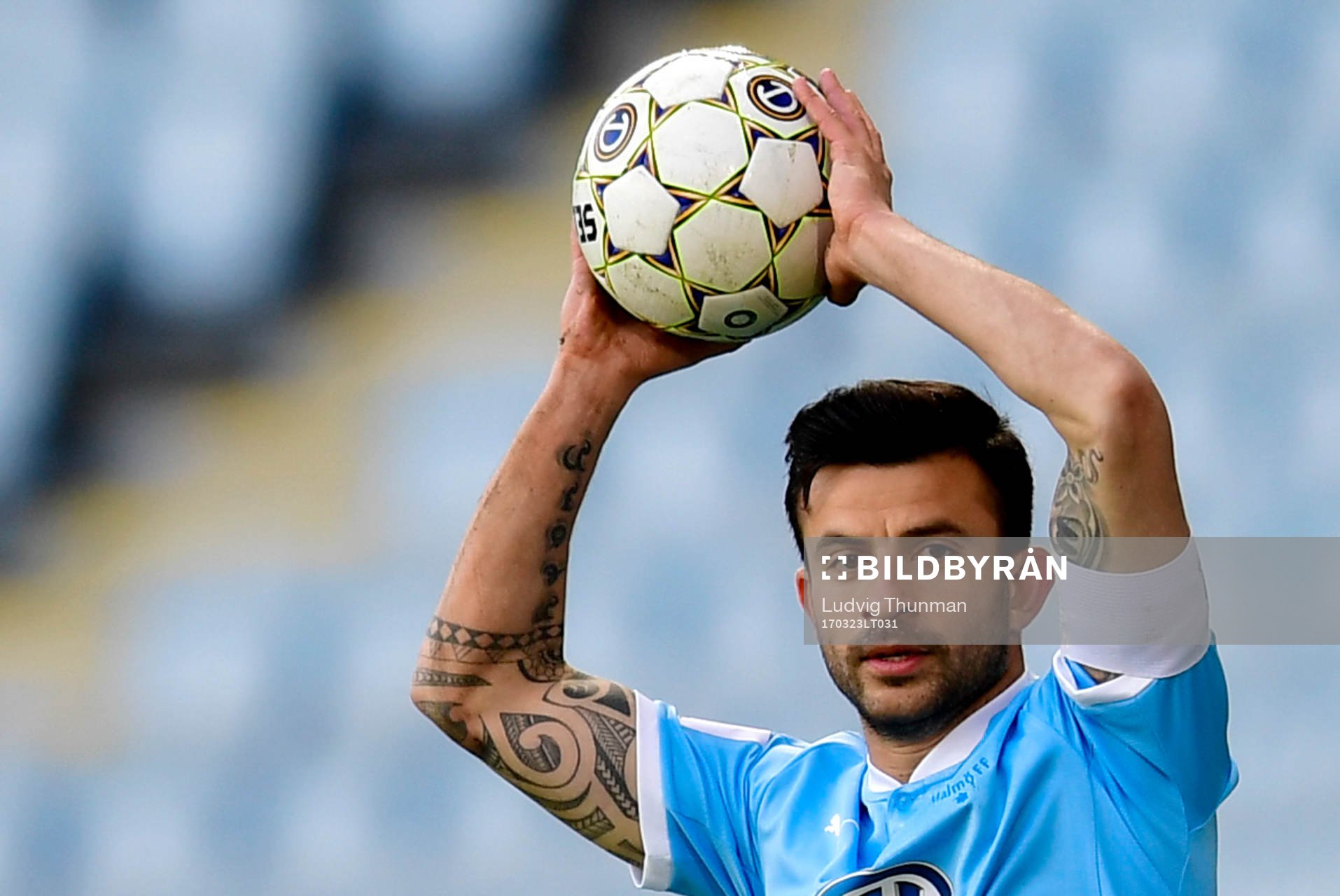 Malmö FFs Behrang Safari kastar inkast