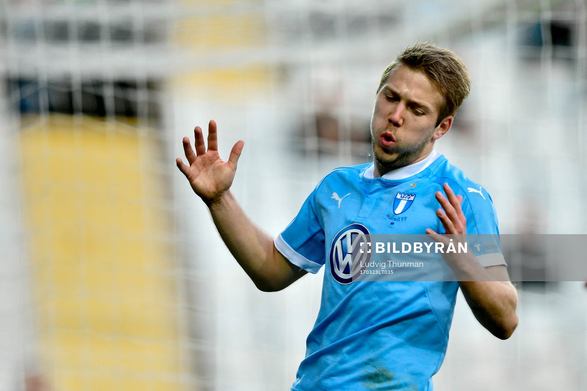 Malmö FFs Anton Tinnerholm deppar