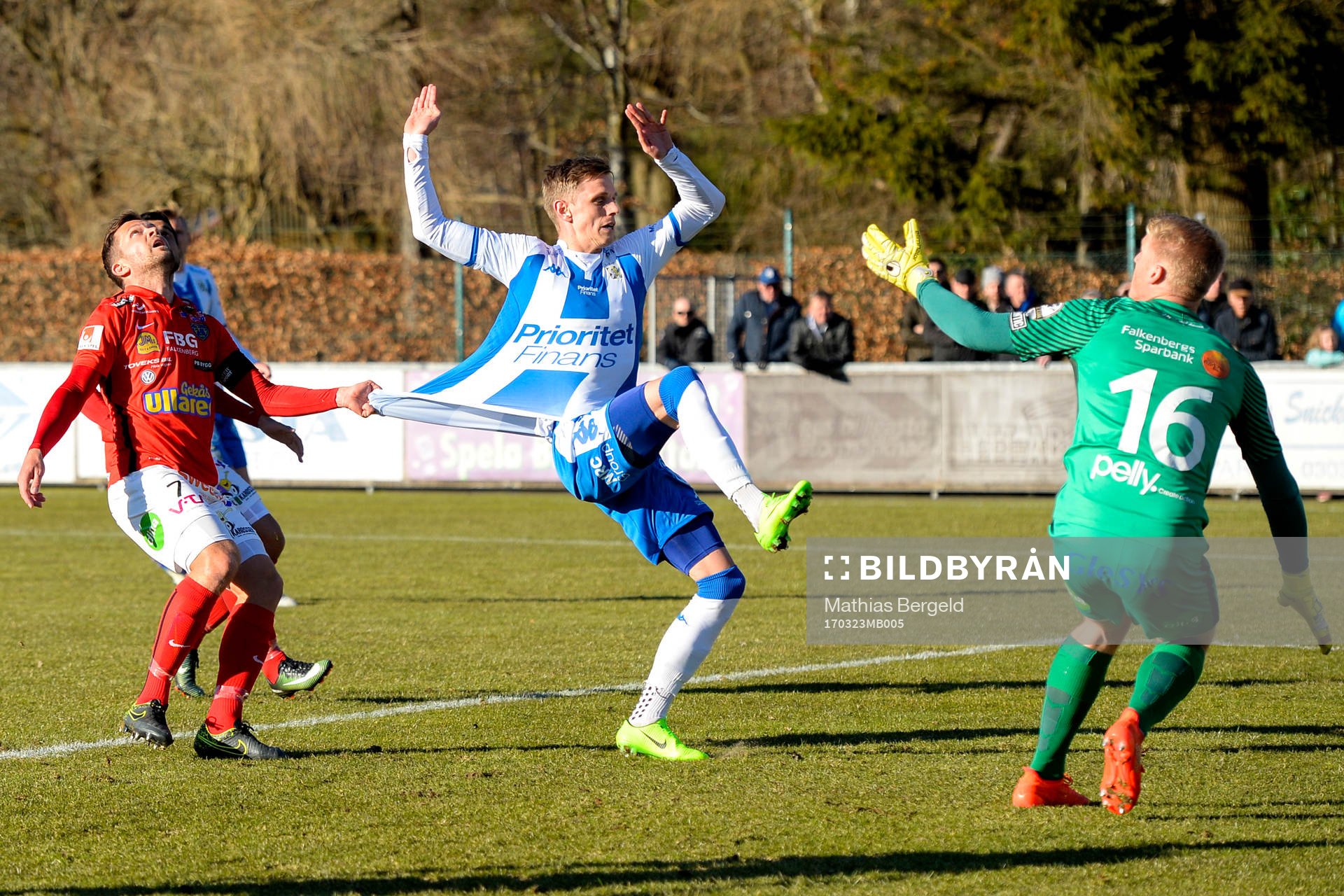 Falkenbergs David Svensson drar IFK Göteborgs Sören Rieks