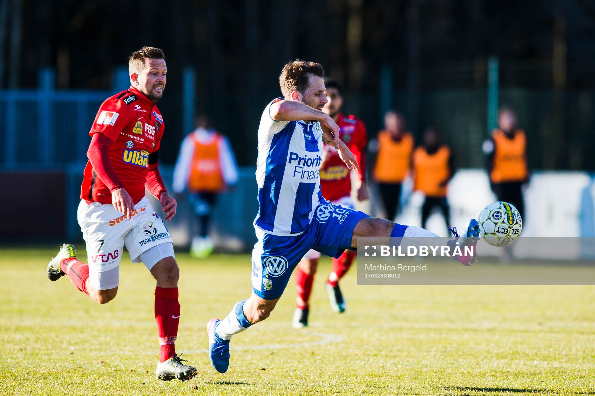 Falkenbergs David Svensson jagar IFK Göteborgs Tobias Hysen