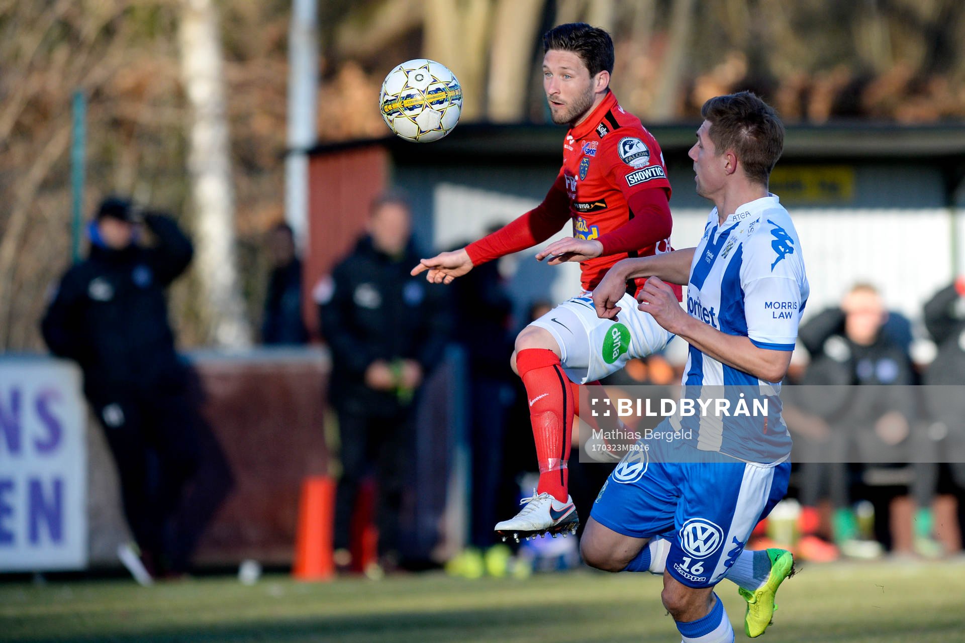 Falkenbergs Tibor Joza och IFK Göteborgs Mikael Boman under en träningsmatch i fotboll mellan IFK Göteborg och Falkenberg den 23 mars 2017 i Göteborg.