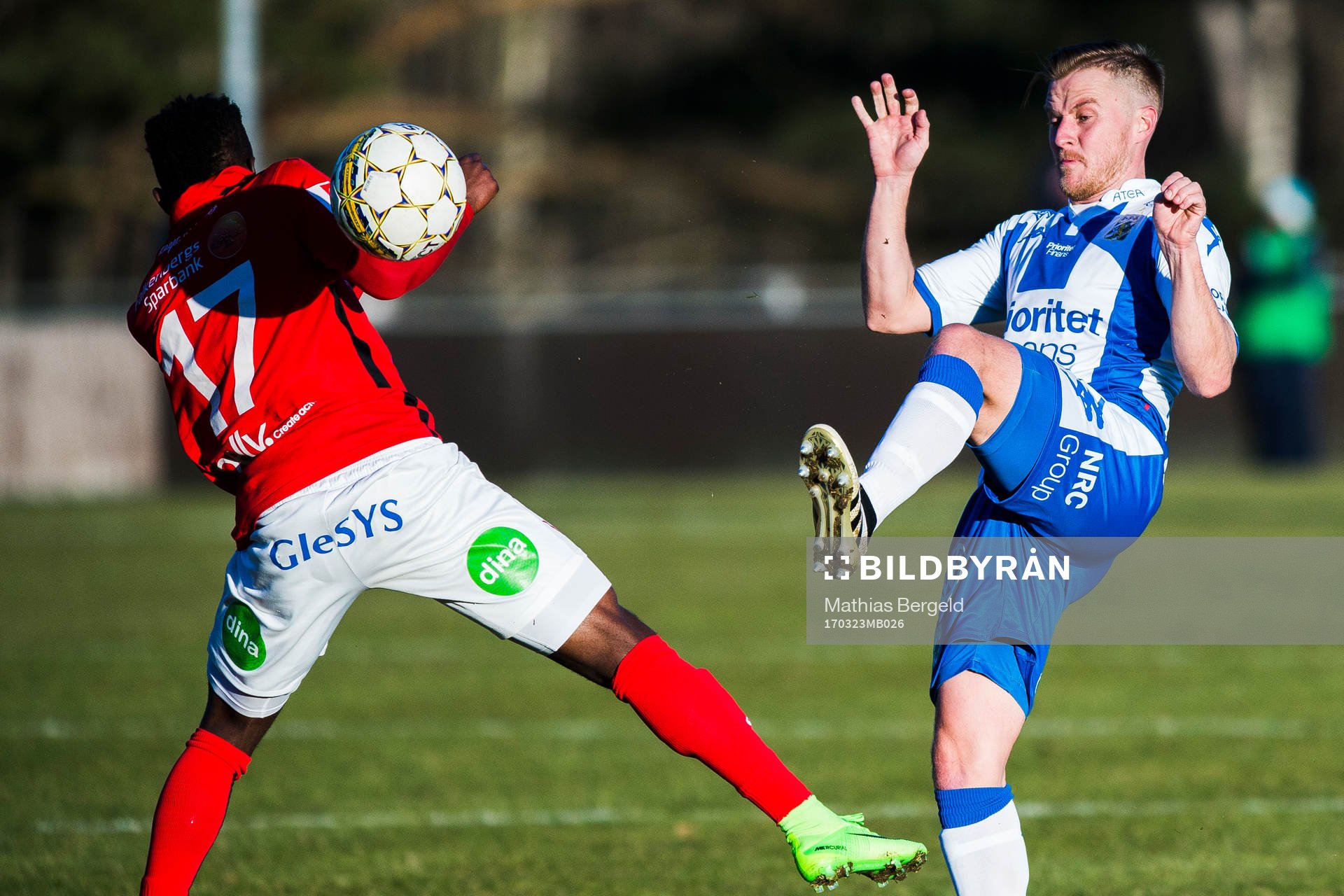 Falkenbergs Edi Sylisufaj och IFK Göteborgs Scott Jamieson