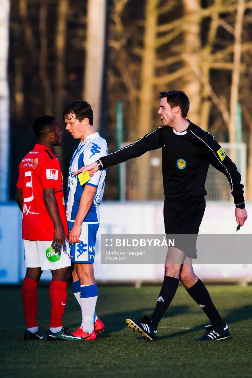 Diskussion mellan Falkenbergs Hampus Svensson och IFK