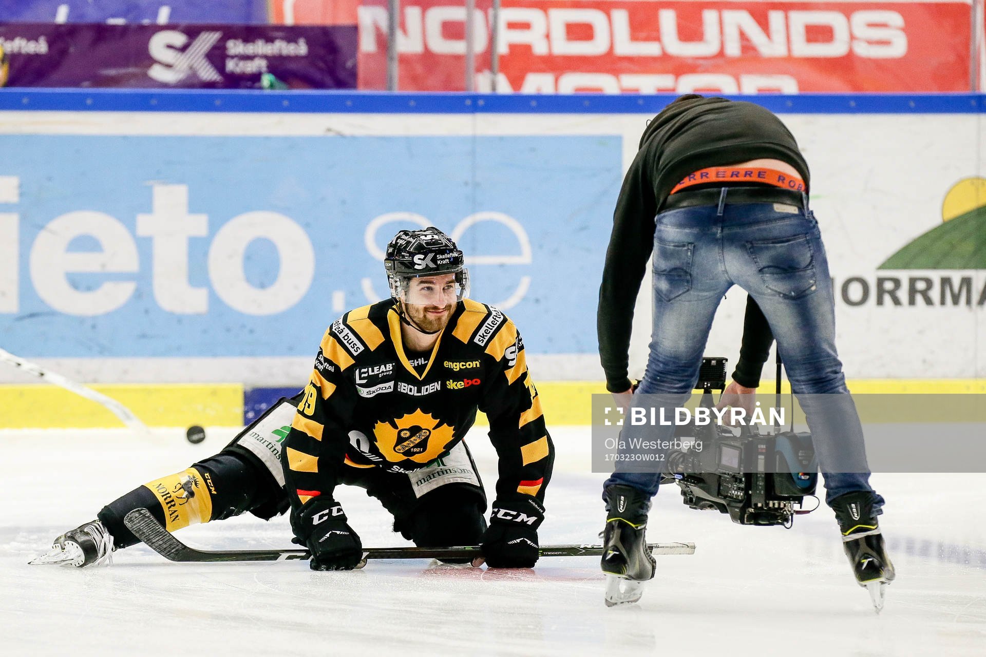 Skellefteås Andrew Calof blir filmad av Cmore