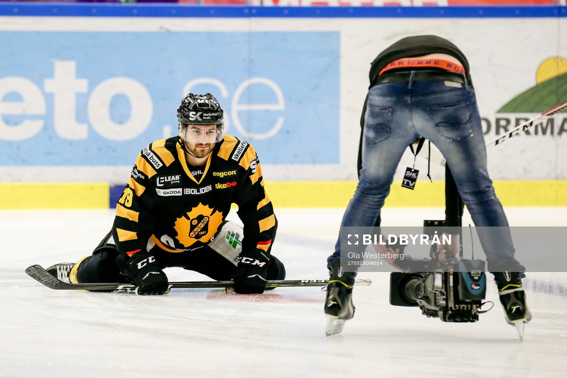 Skellefteås Andrew Calof blir filmad av Cmore
