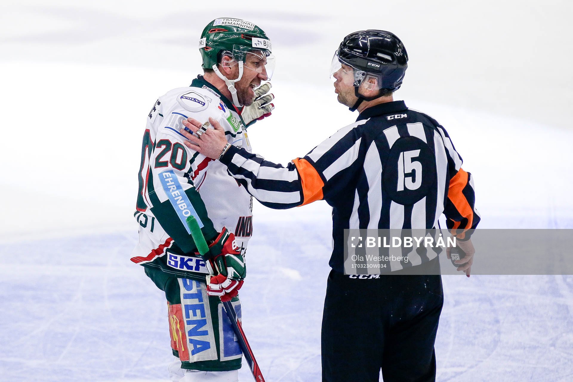 Frölundas Joel Lundqvist pratar med Domare Patrik Sjöberg