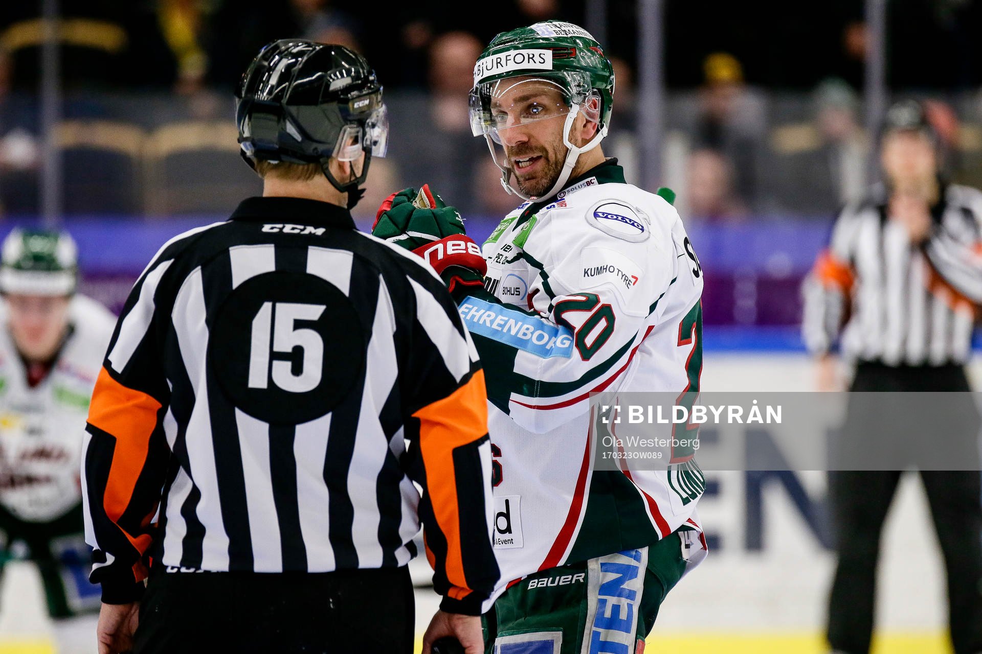 Frölundas Joel Lundqvist pratar med Domare Patrik Sjöberg